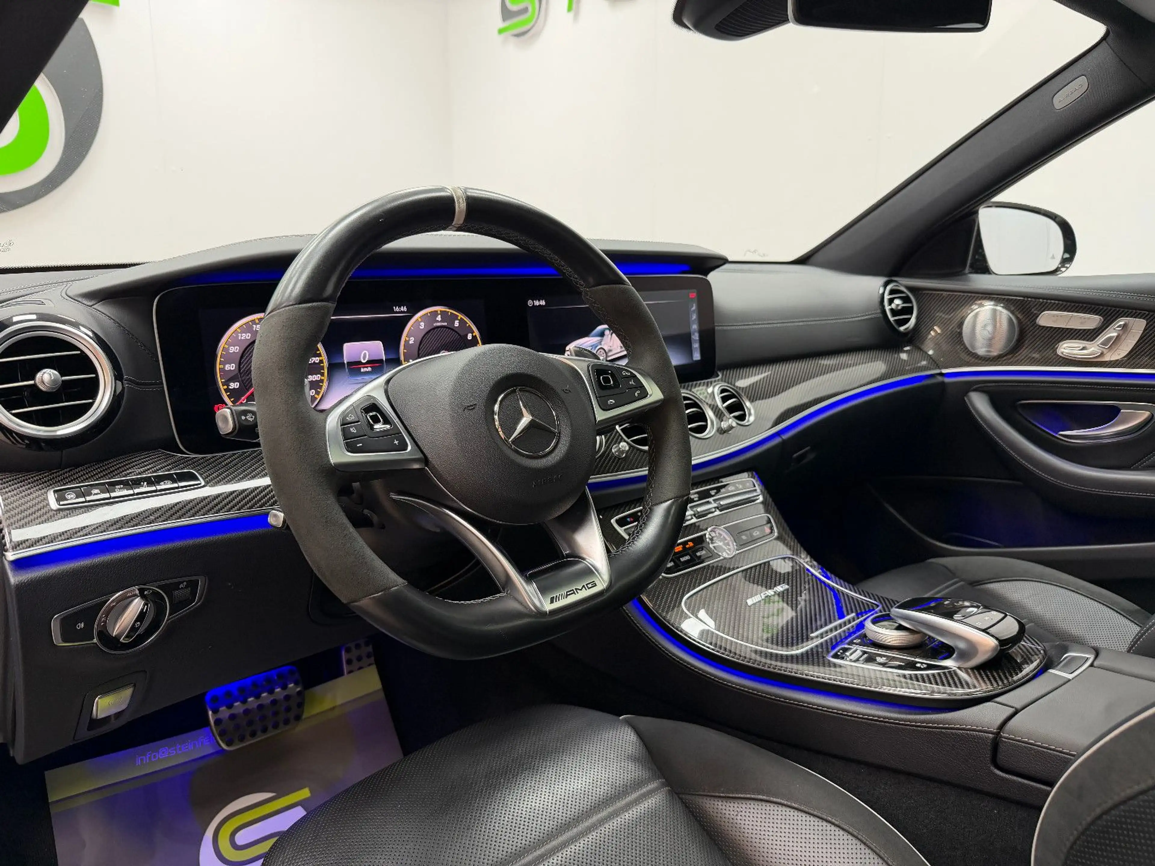 Mercedes-Benz E 63 AMG E 63 S AMG 4Matic / PANO / NIGHT / CARBON / 360° — photo 12
