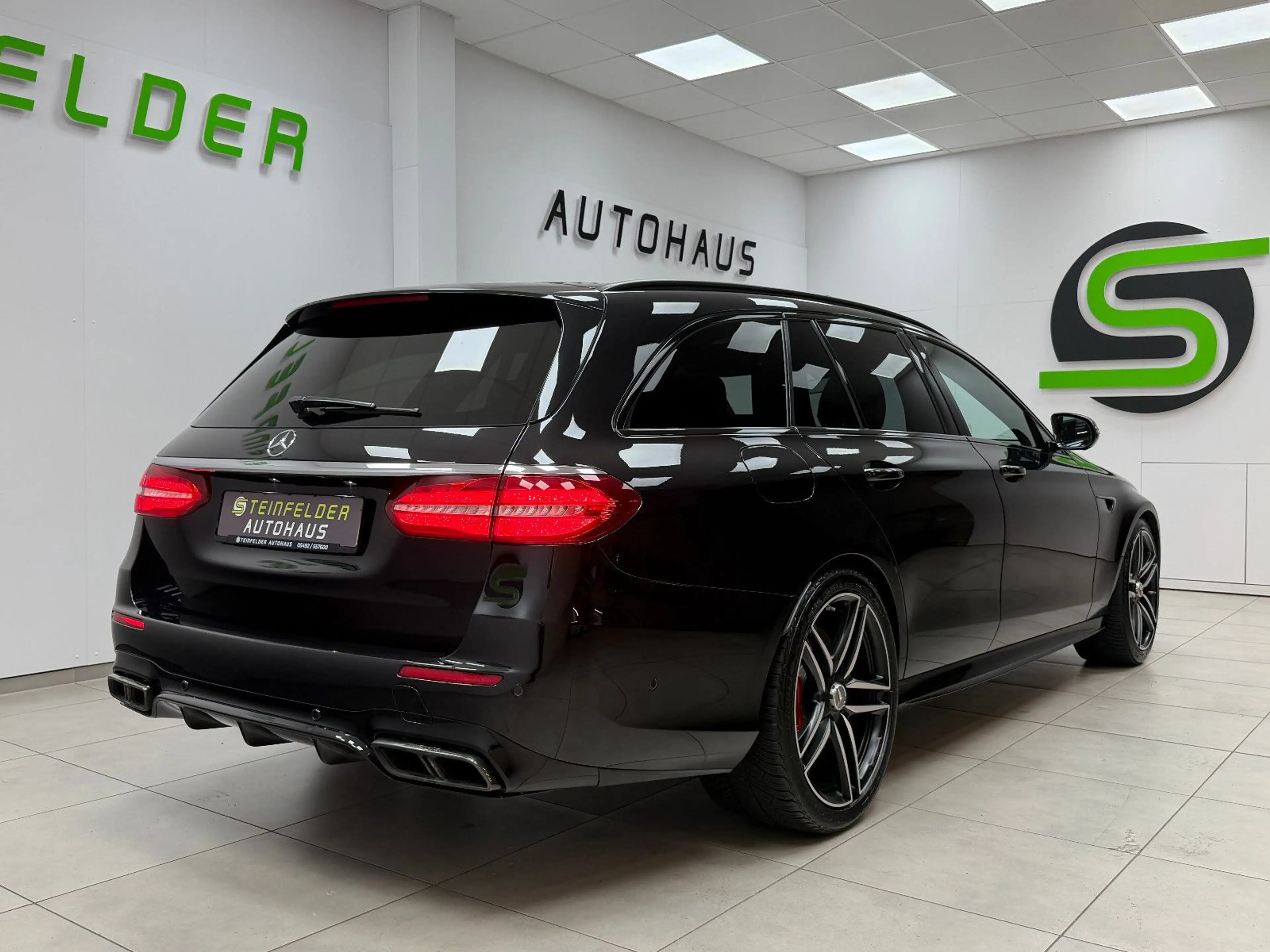 Mercedes-Benz E 63 AMG E 63 S AMG 4Matic / PANO / NIGHT / CARBON / 360° — photo 7