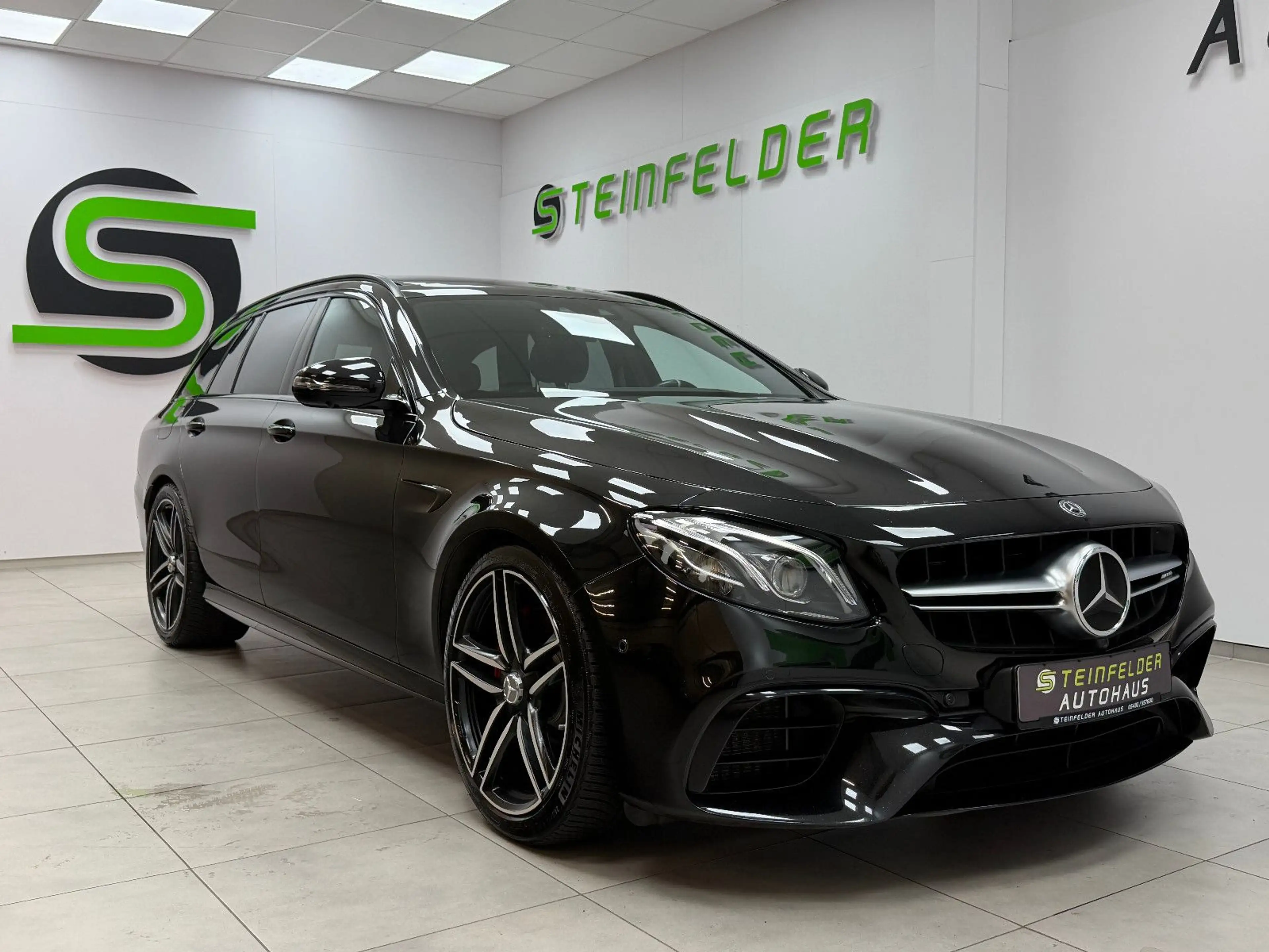 Mercedes-Benz E 63 AMG E 63 S AMG 4Matic / PANO / NIGHT / CARBON / 360°