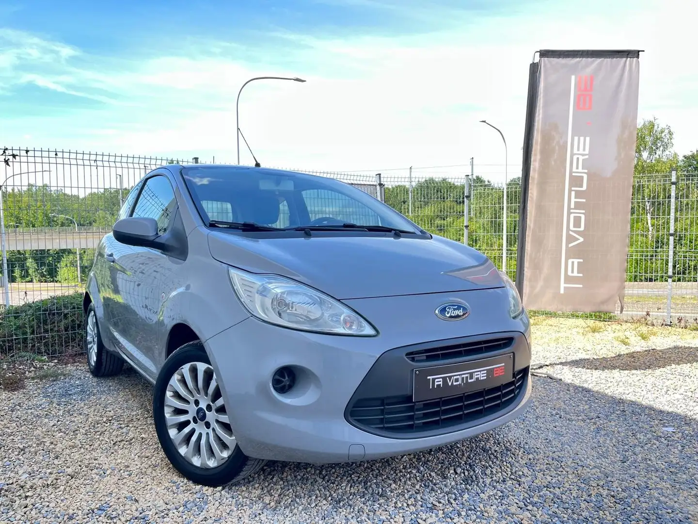 Ford Ka/Ka+ Ka 1.2i Titanium TEL/CLIM/USB/PDC/VE/JANTES-ALU Grijs - 1