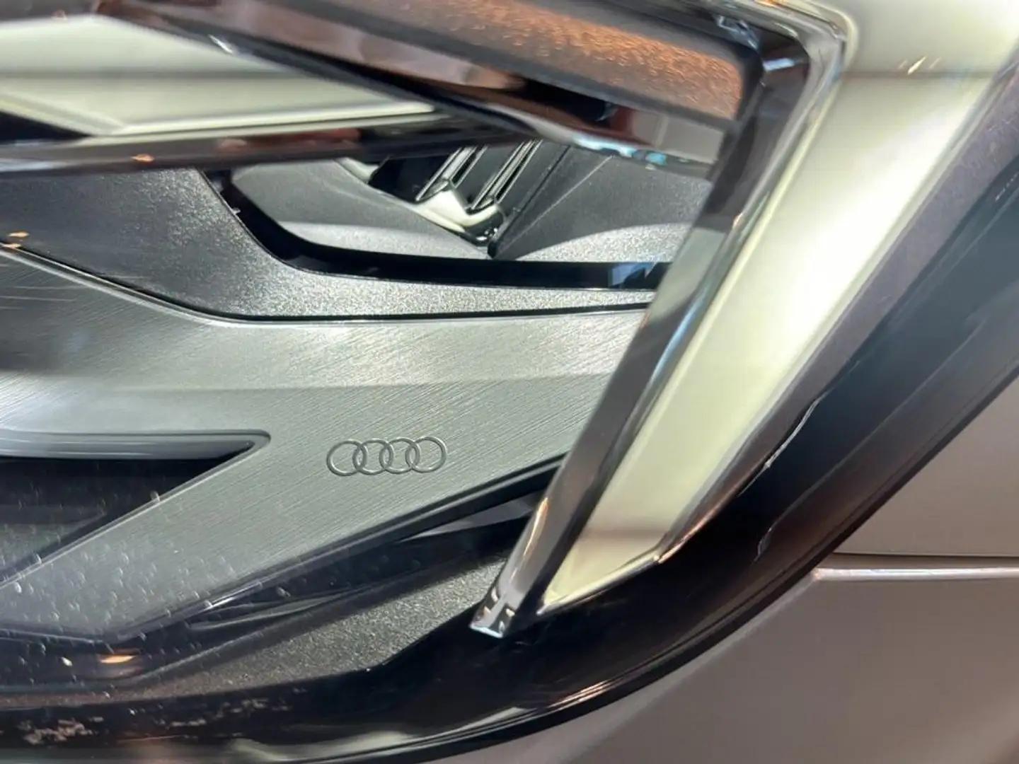 Audi A1 Sportback 30 TFSI Adrenalin Black edition Plateado - 2