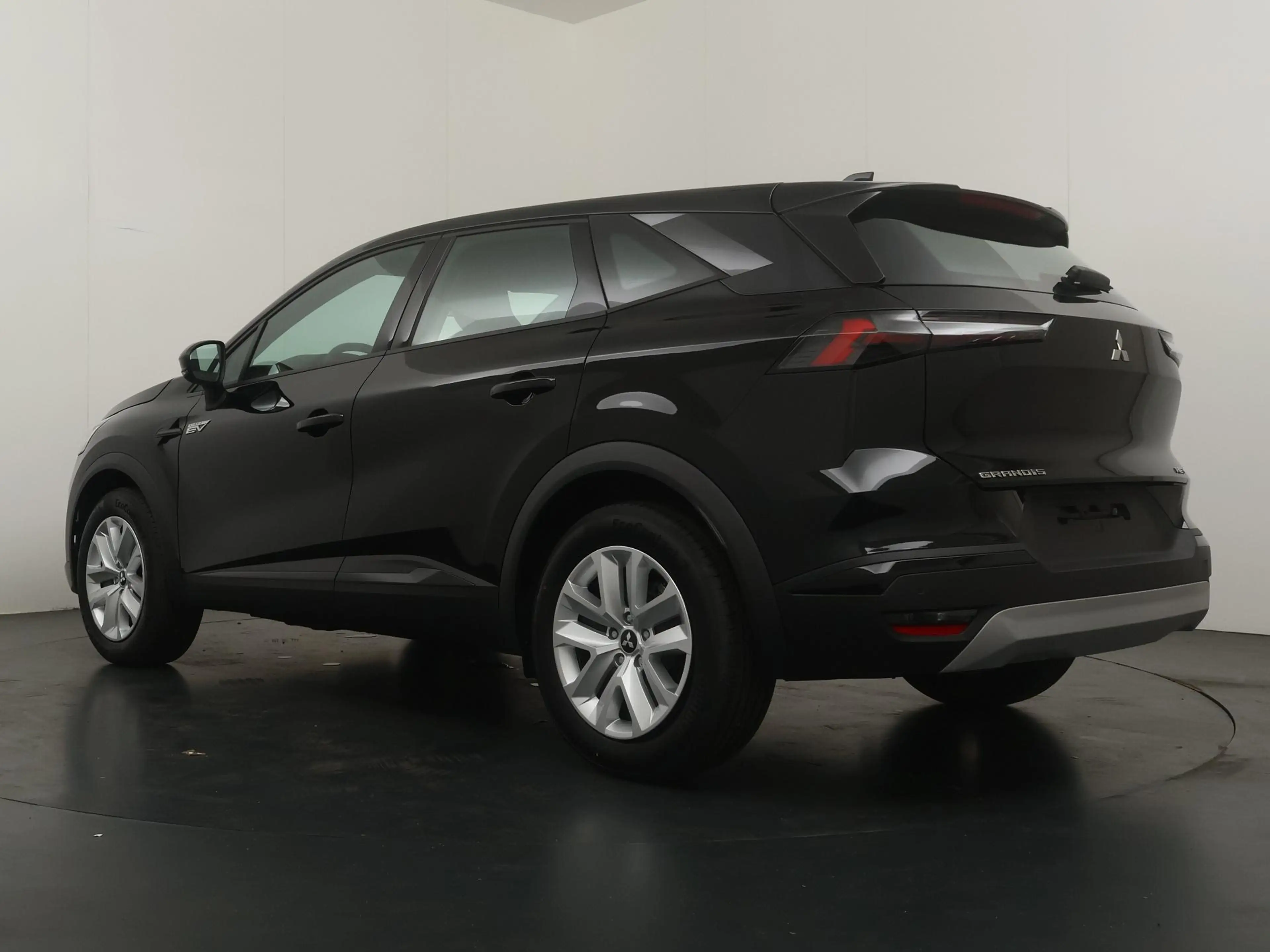 Mitsubishi Grandis 1.8 HEV Intense | €1.500 voorraadvoordeel! | Apple — photo 3