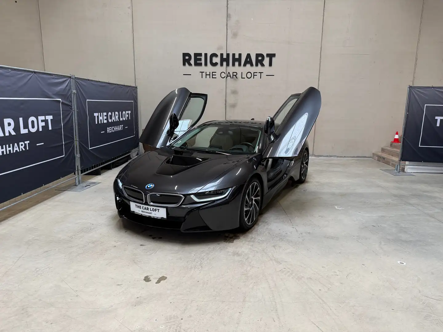 BMW i8 Coupé NUR 1.950 KM Grau - 1
