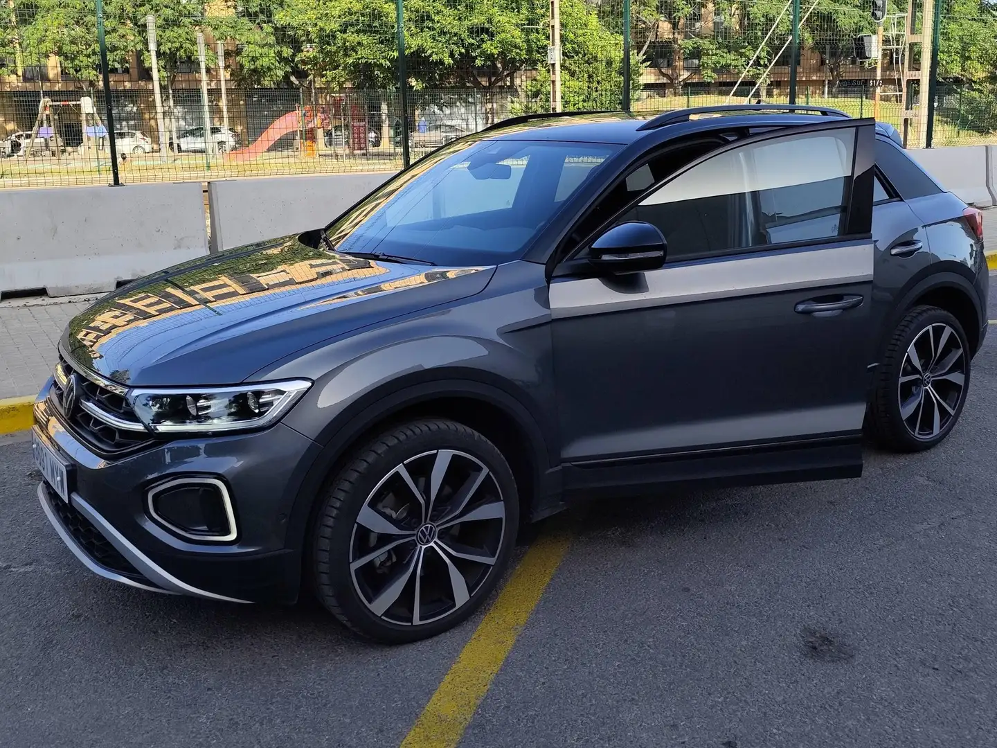 Volkswagen T-Roc T-Roc 1.5 TSI Dark Line DSG7 110KW Dark Line Gris - 1