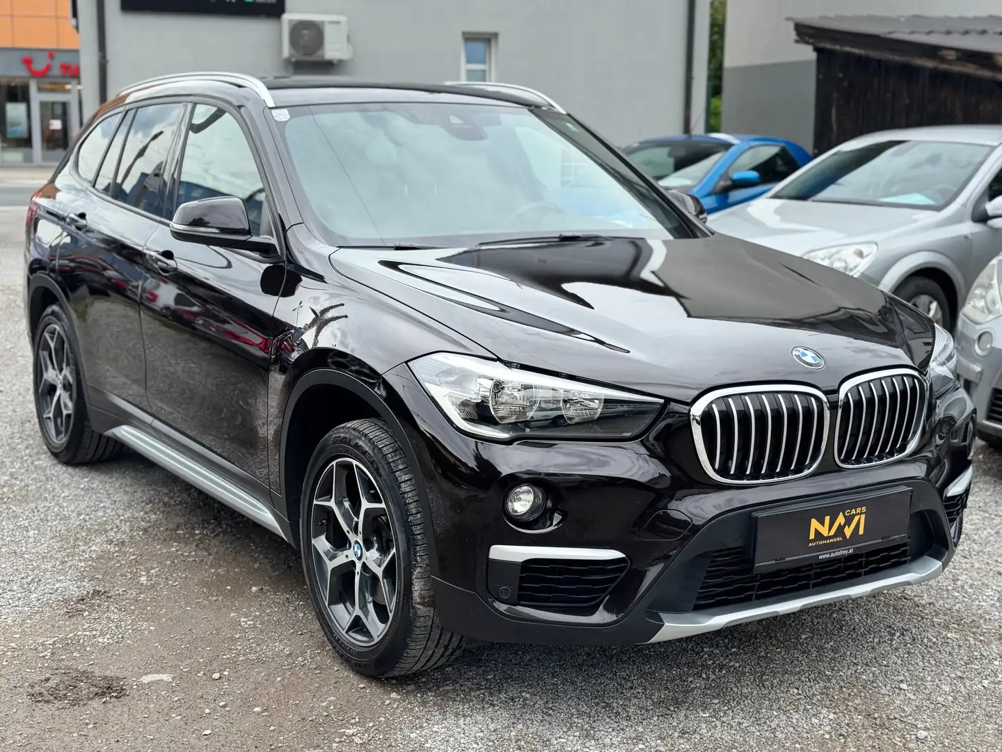 BMW X1 sDrive18d Braun - 1