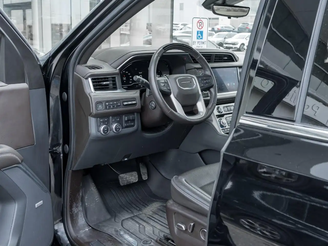 GMC Yukon снимка GMC Yukon