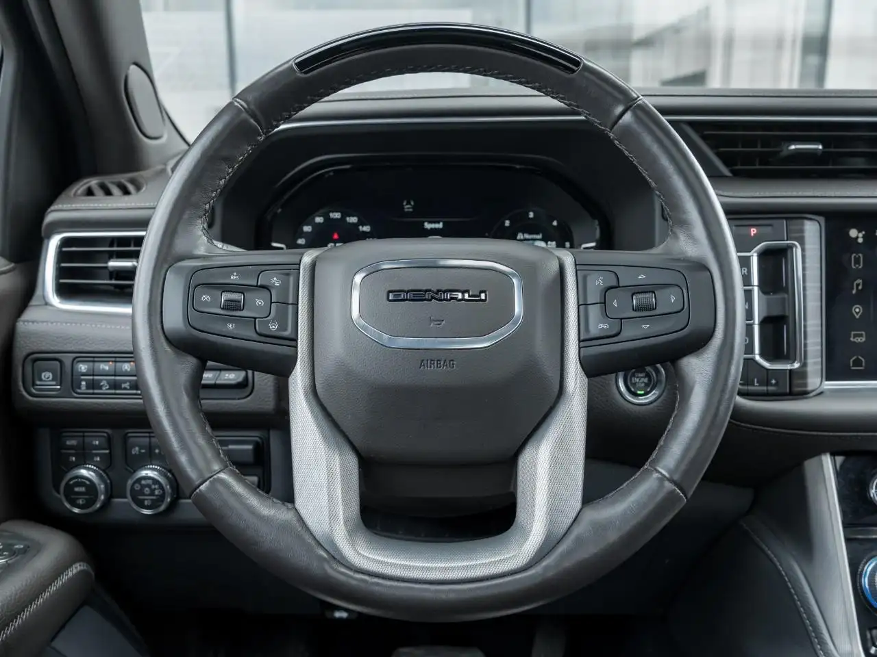 GMC Yukon снимка GMC Yukon