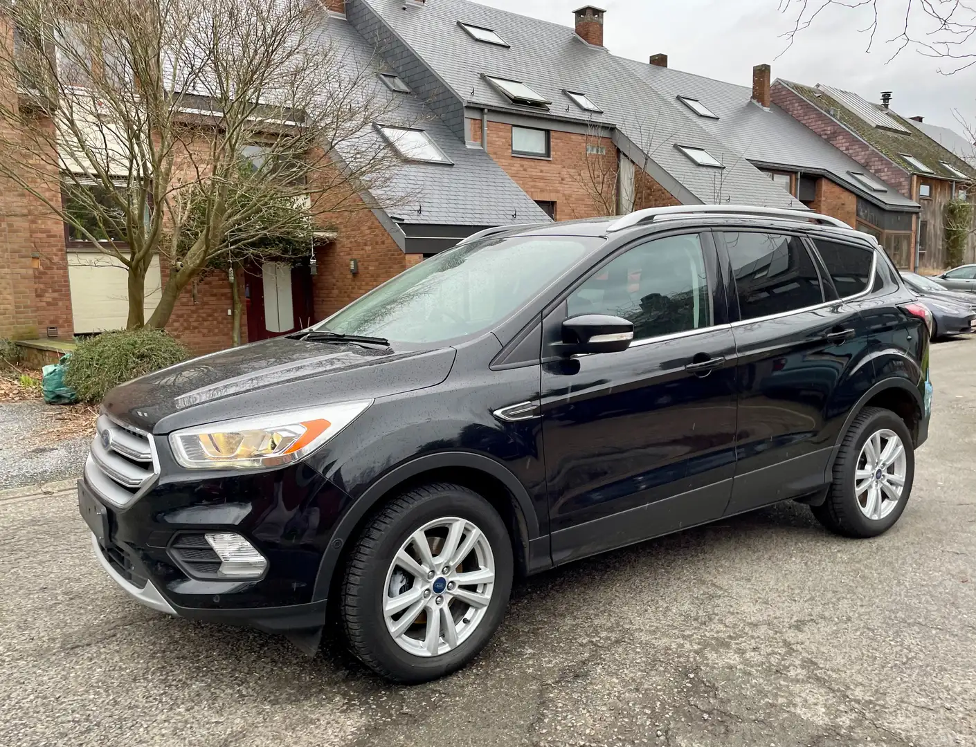 Ford Kuga 1.5 EcoBoost FWD Business Class Noir - 1