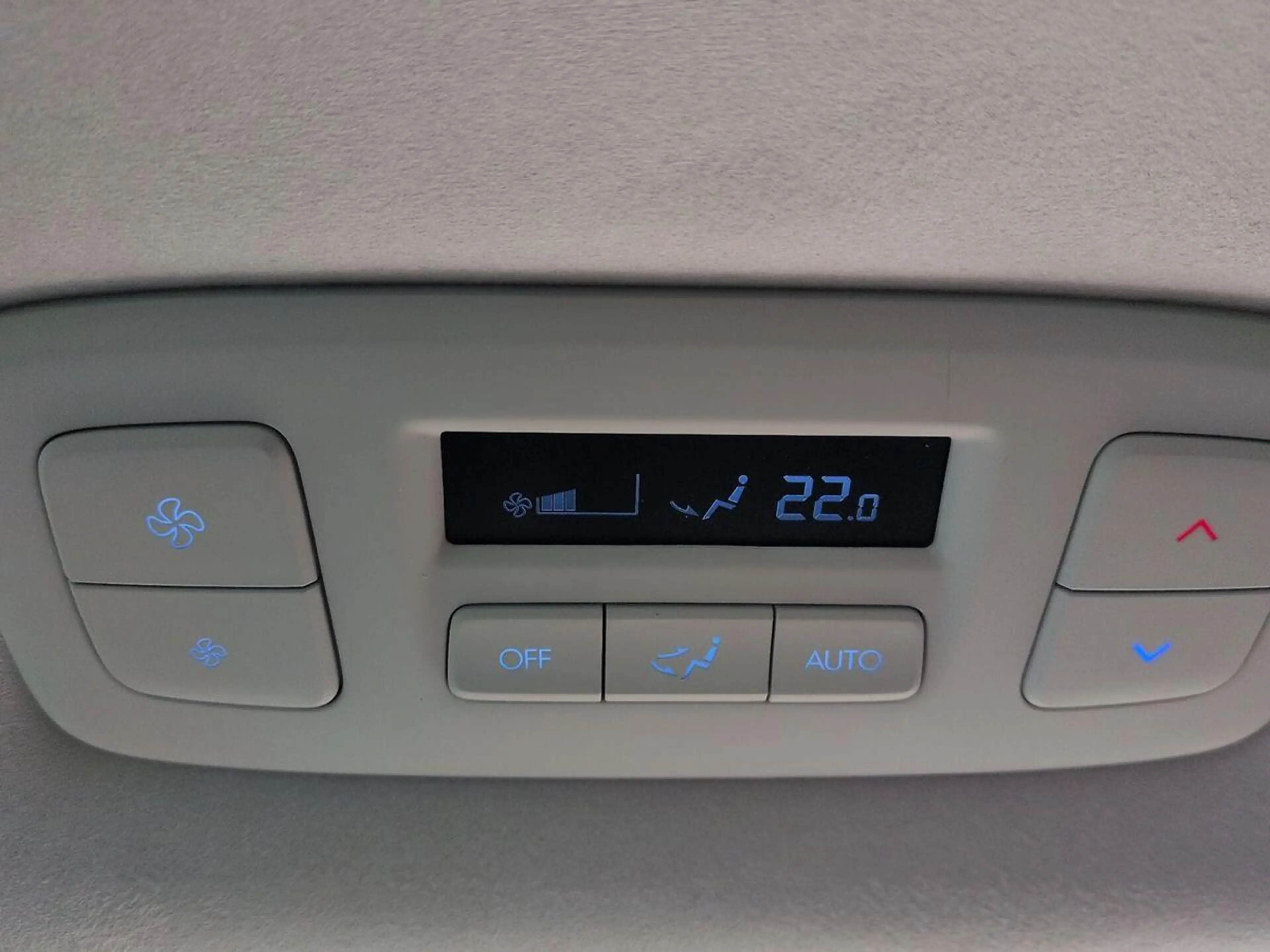 Hyundai STARIA Signature 1.6L / 360° Kamera / Sitzklima — photo 8