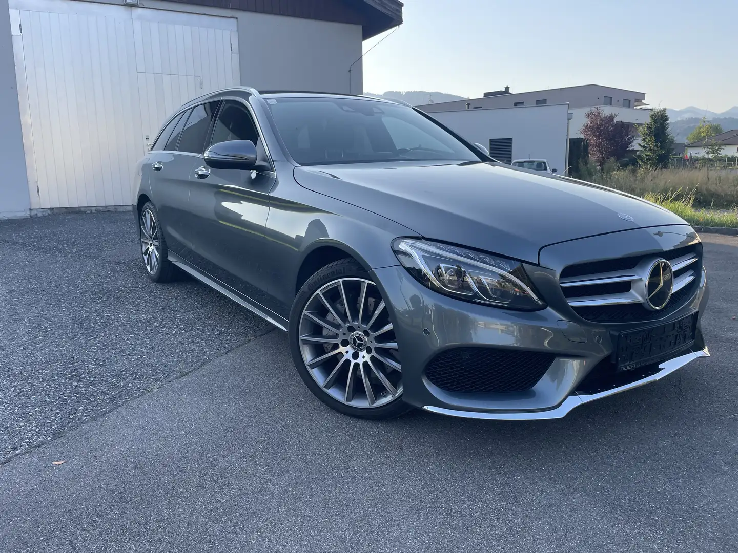 Mercedes-Benz C 250 C 250d 4Matic AMG Line Grau - 1