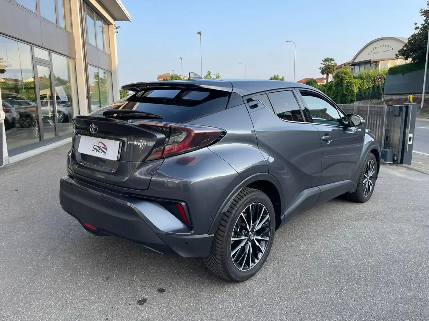 Toyota C-HR 1.8 Hybrid E-CVT Lounge Grigio - 2