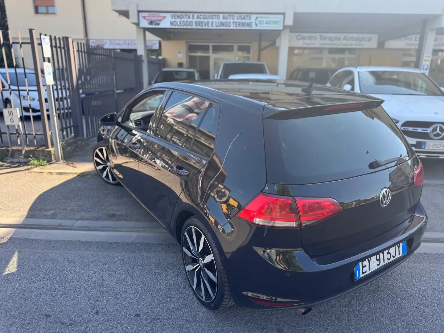 Volkswagen Golf 1.6 turbo disel Nero - 1