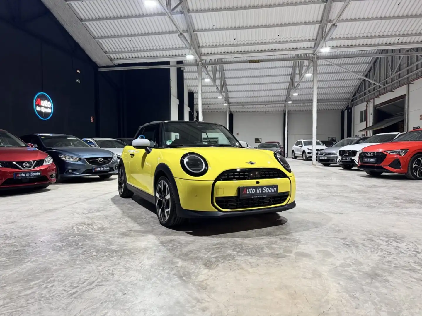 MINI Cooper Cabrio C Aut. Favoured Gelb - 1