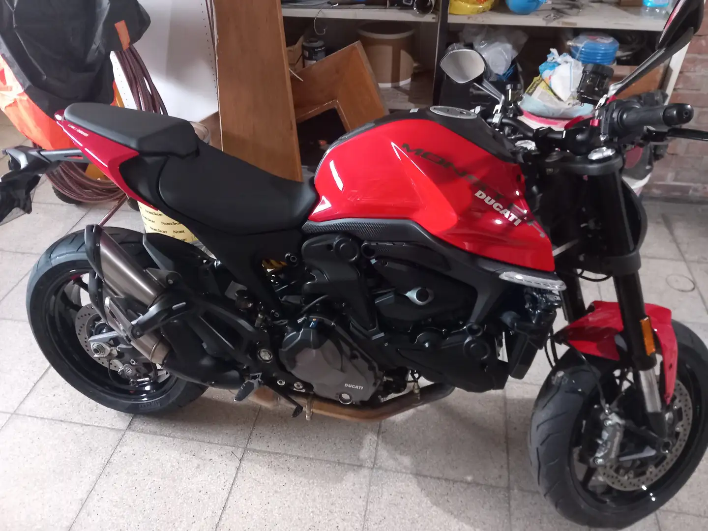 Ducati Monster 937 - 1