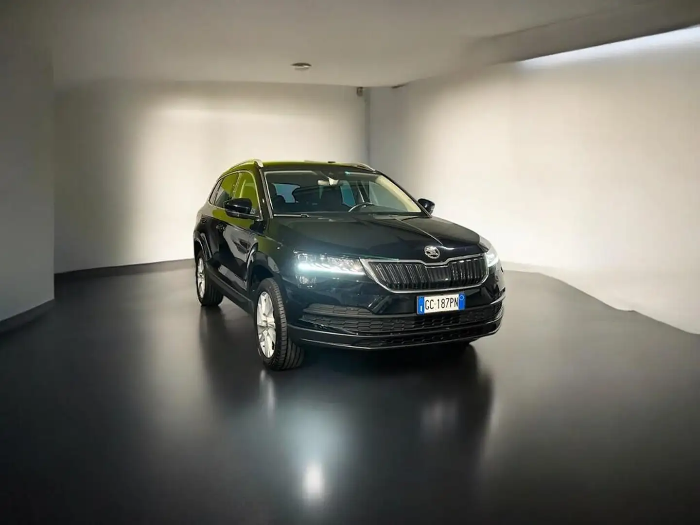 Skoda Karoq 1.6 tdi scr Executive dsg Noir - 1