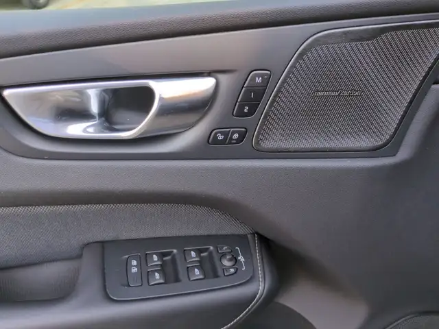Volvo XC60 view 12