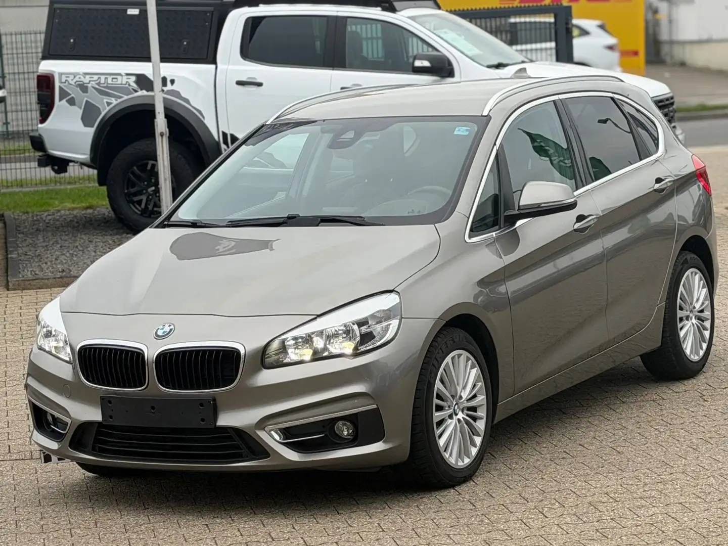 BMW 216 d Active Tourer Euro6, Klimaaut.,Leder,Navi Silber - 1