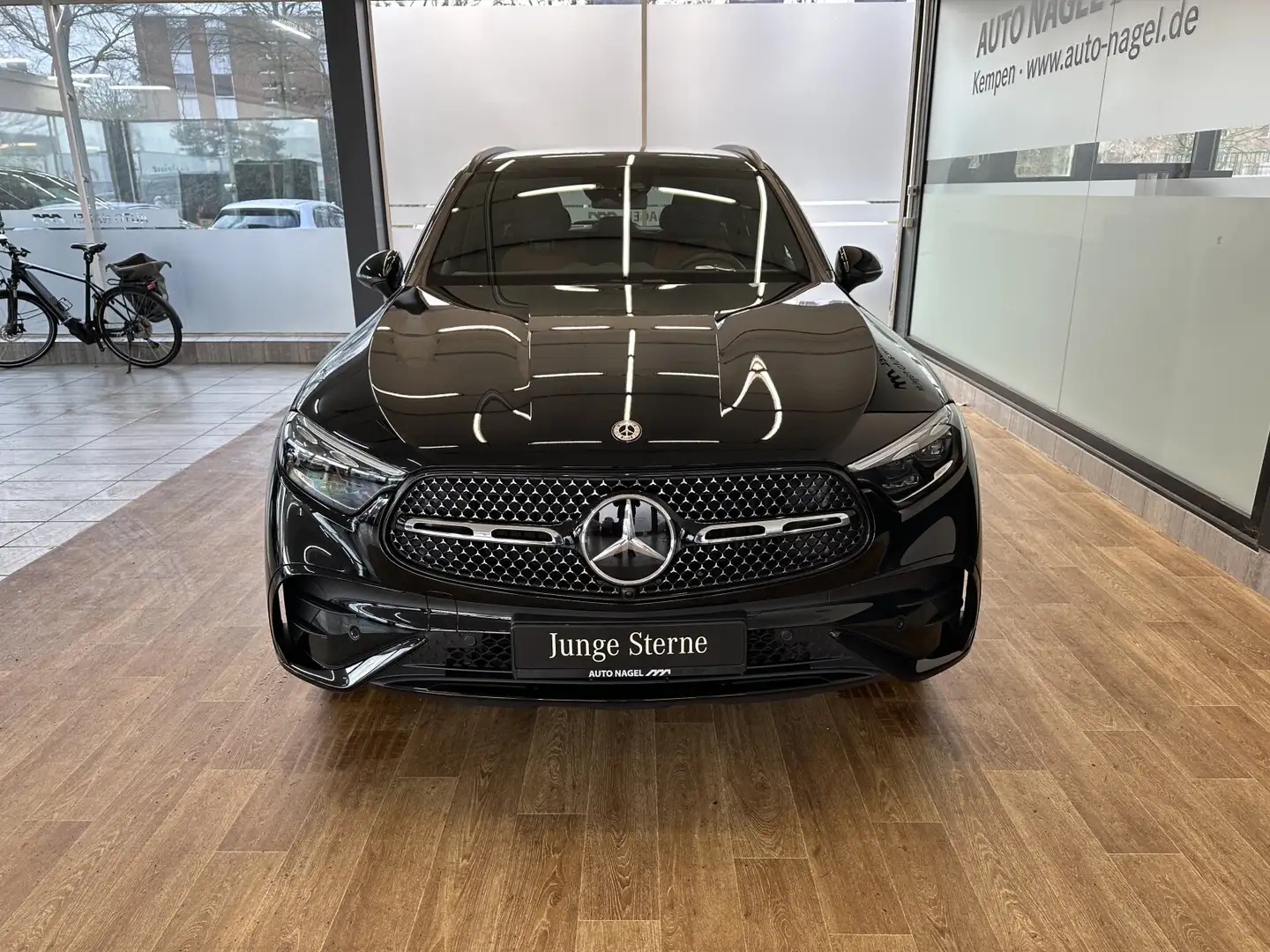 Mercedes-Benz GLC 300 GLC 300 d 4M AMG +DIGITAL-LIGHT+NAVI+AHK+DISTR.+ Zwart - 2