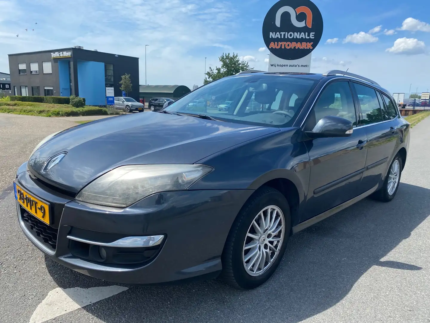 Renault Laguna Estate 2011 * 1.5 dCi Expression * LMV * AIRCO * E Grijs - 1