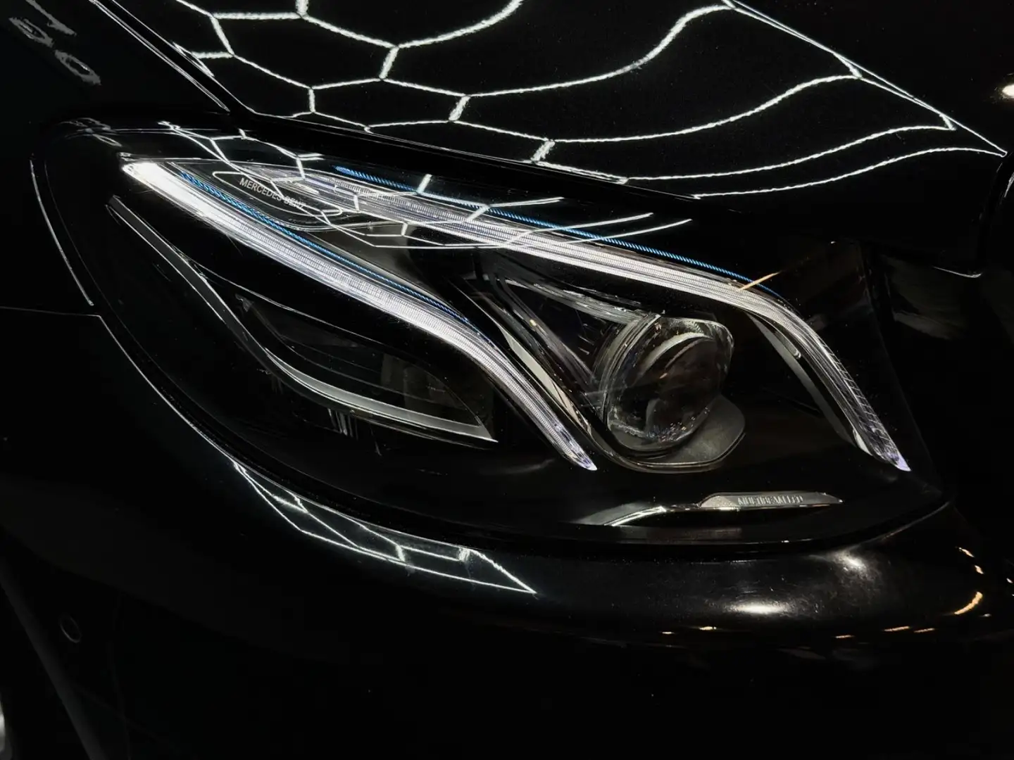 Mercedes-Benz E 200 T Avantgarde*ANHÄNGER*CAM*LED*NAVI*LEDER* Noir - 2