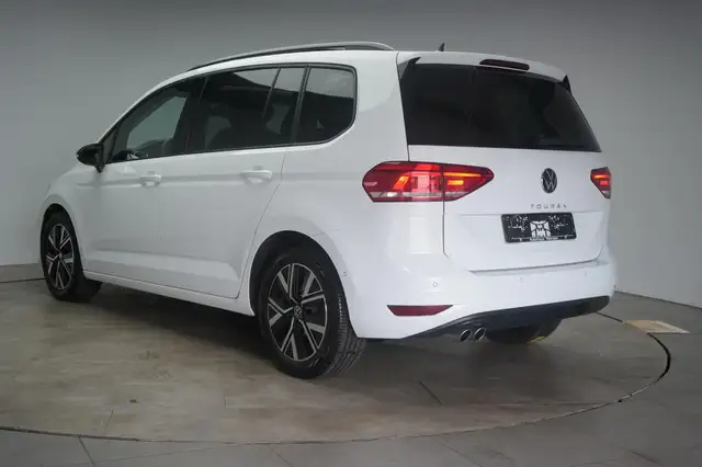 Volkswagen Touran view 5