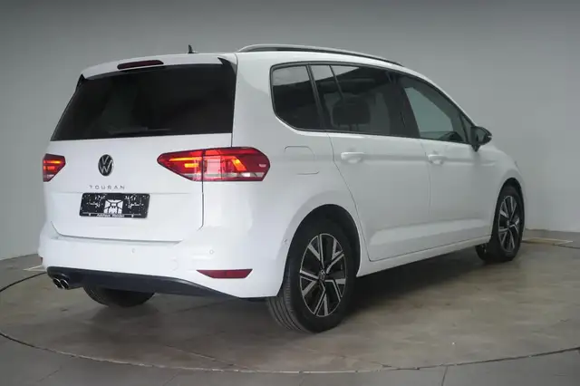 Volkswagen Touran view 4