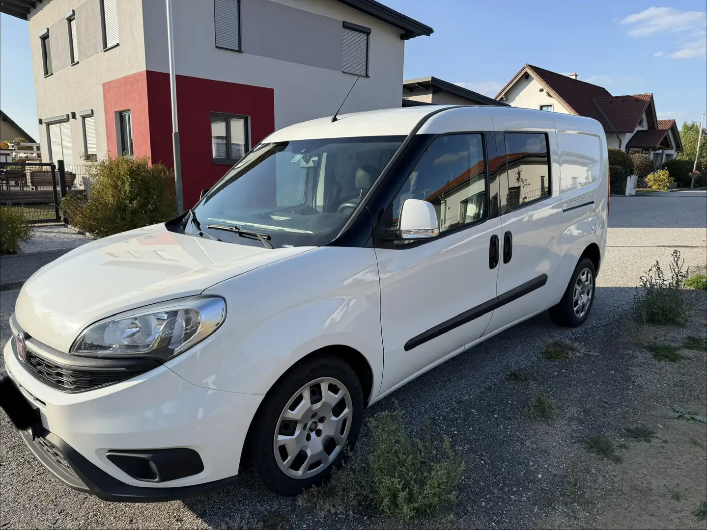 Fiat Doblo Cargo Maxi 1,6 MultiJet 105 Weiß - 1