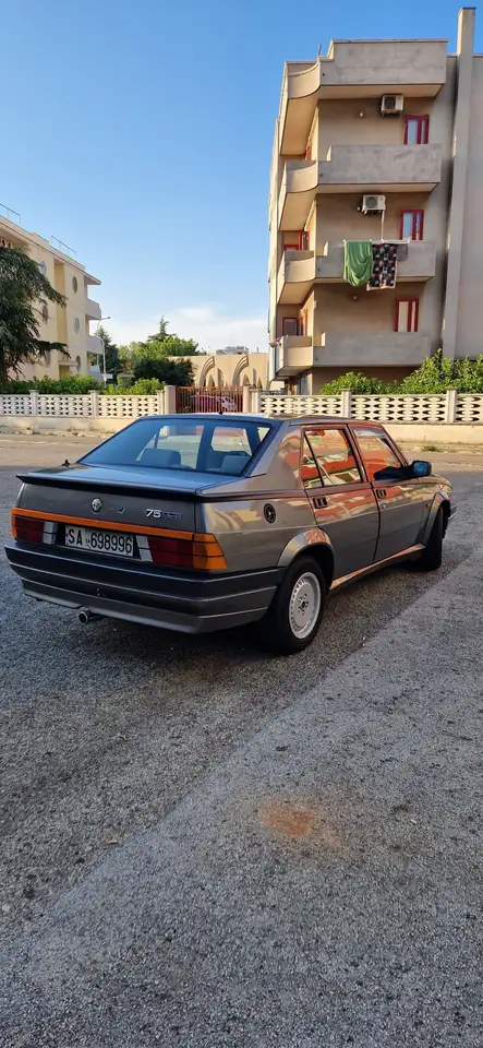Alfa Romeo 75 2.0i ts, foto 3