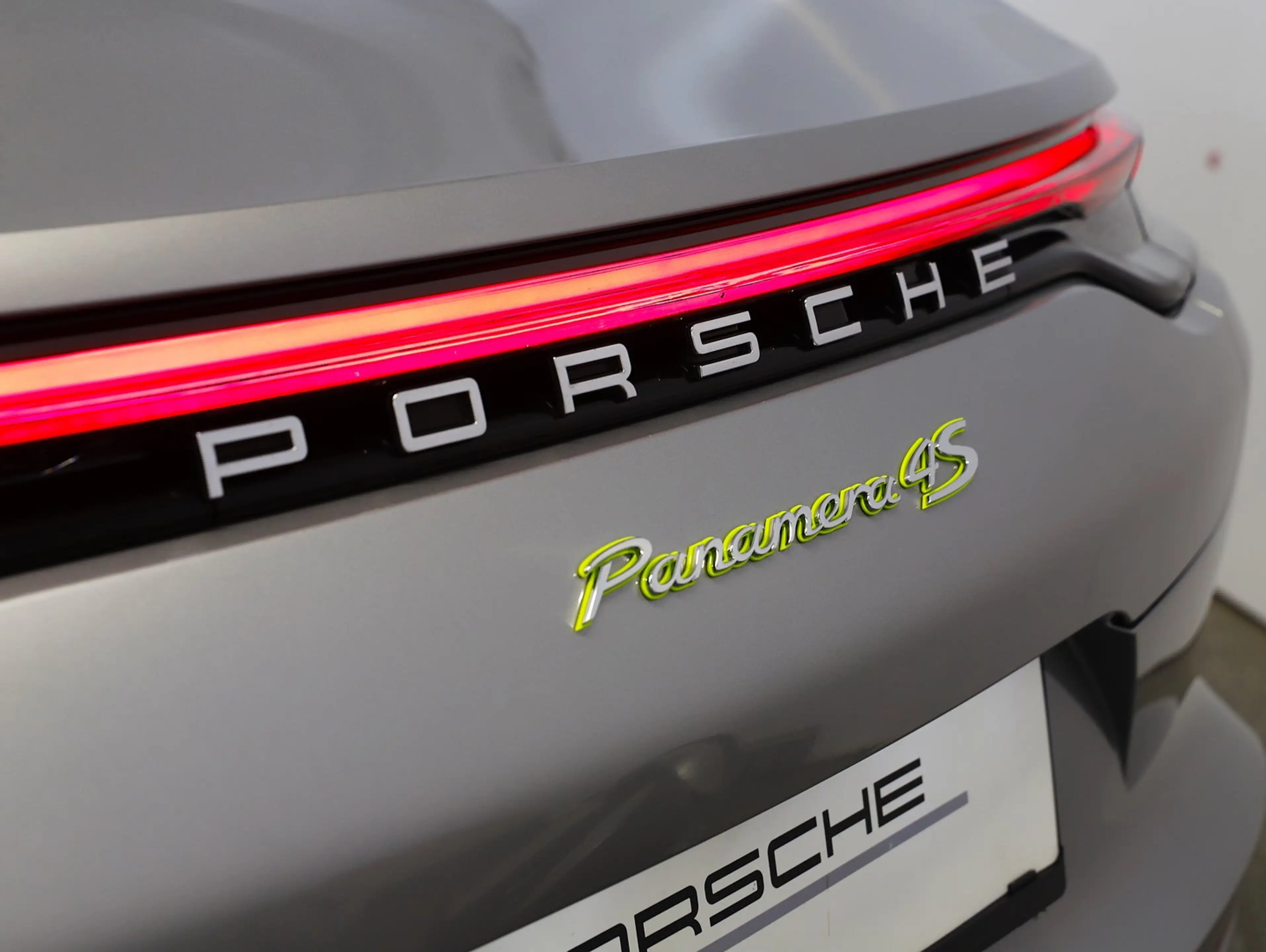 Porsche Panamera 4S E-Hybrid G2 II — photo 15