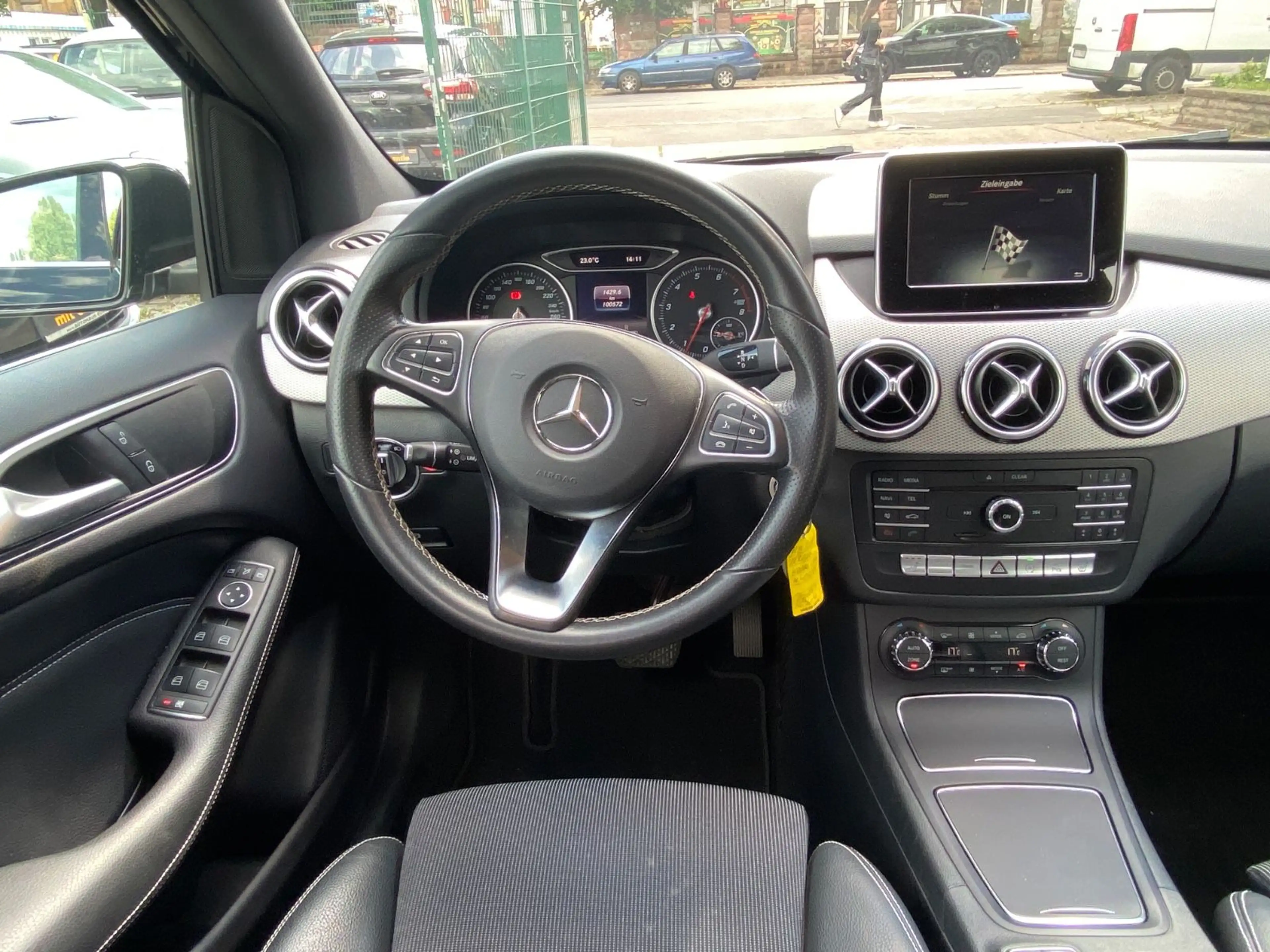 Mercedes-Benz B 180 "Score" Navi+Leder+Kamera+Sitzheizung+PDC — photo 10