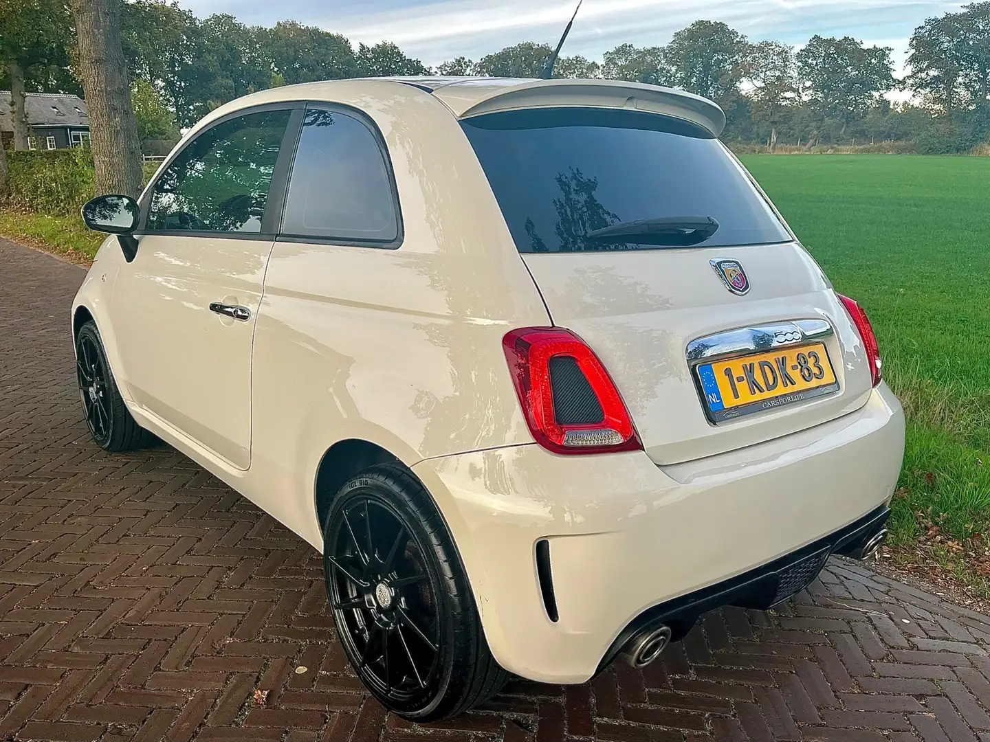 Fiat 500 Abarth 1.2 Sport Design Leder|Airco|Carplay LED Wit - 2