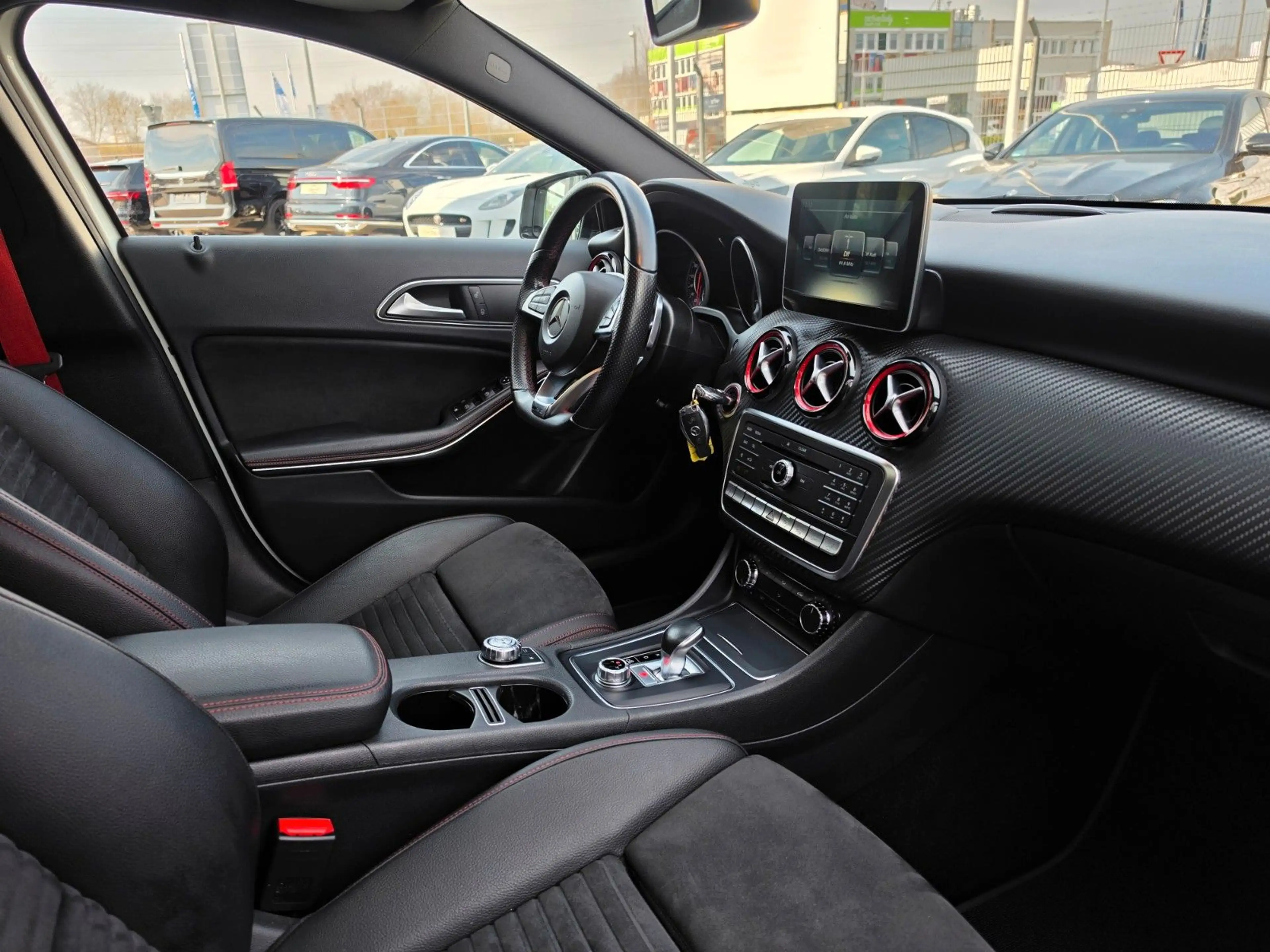 Mercedes-Benz A 45 AMG 4Matic *Panorama*Garantie*8-fach* — photo 10