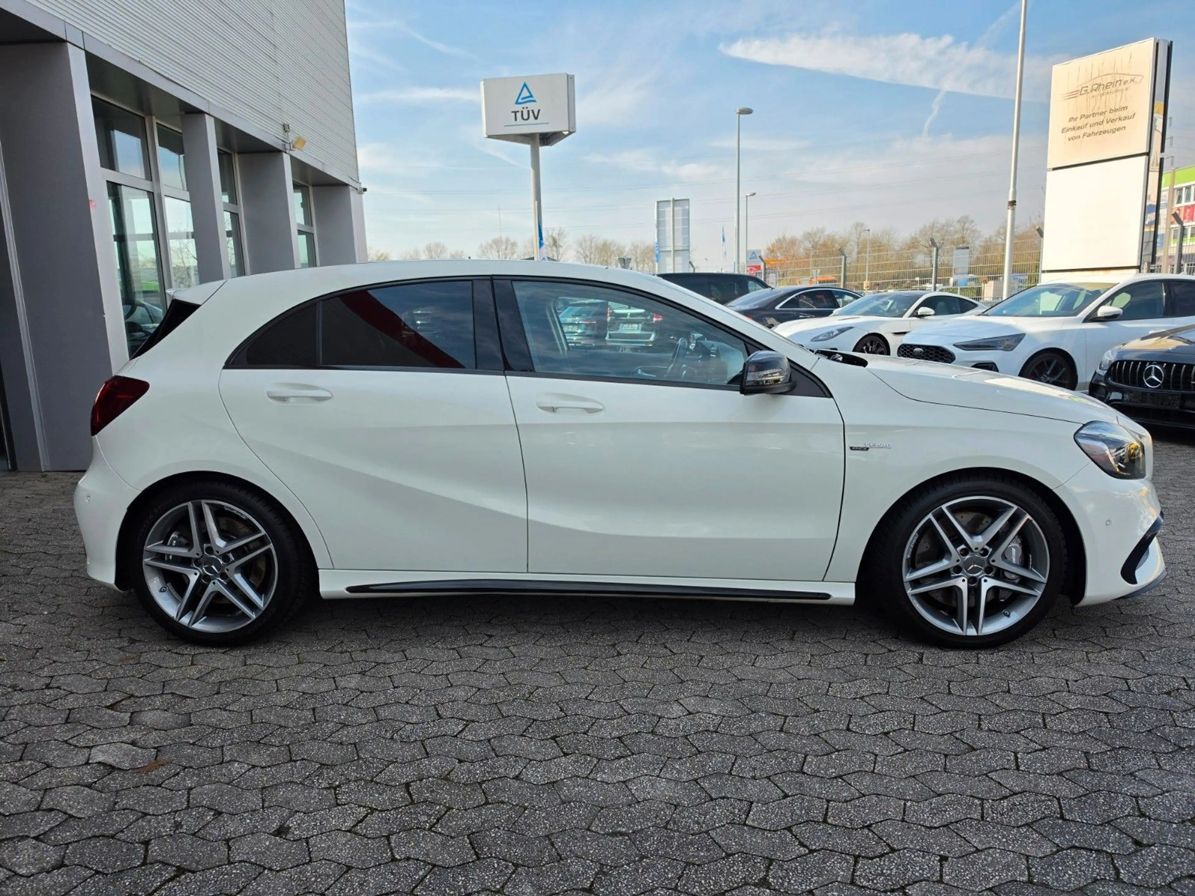 Mercedes-Benz A 45 AMG 4Matic *Panorama*Garantie*8-fach* — photo 7