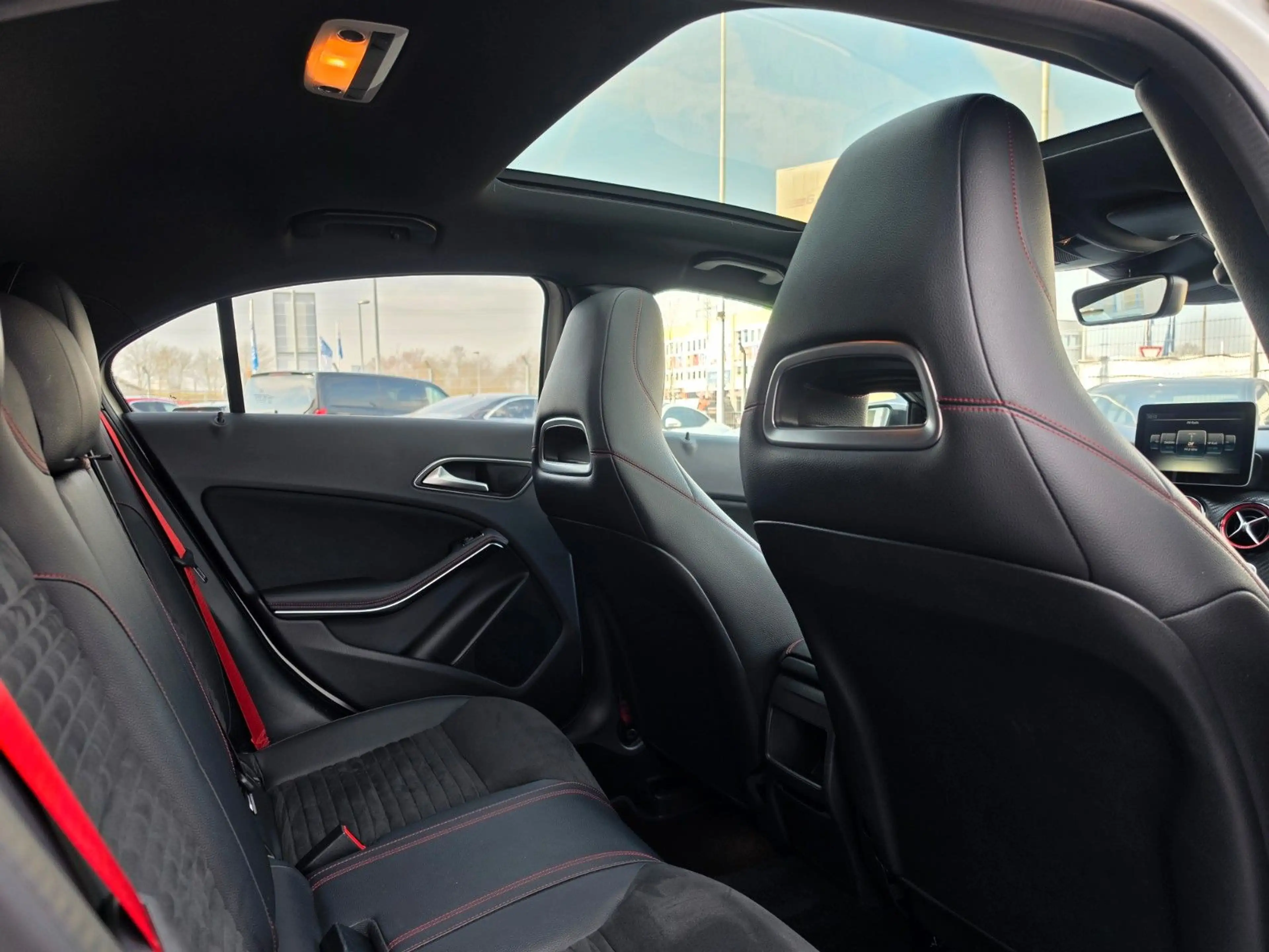 Mercedes-Benz A 45 AMG 4Matic *Panorama*Garantie*8-fach* — photo 11