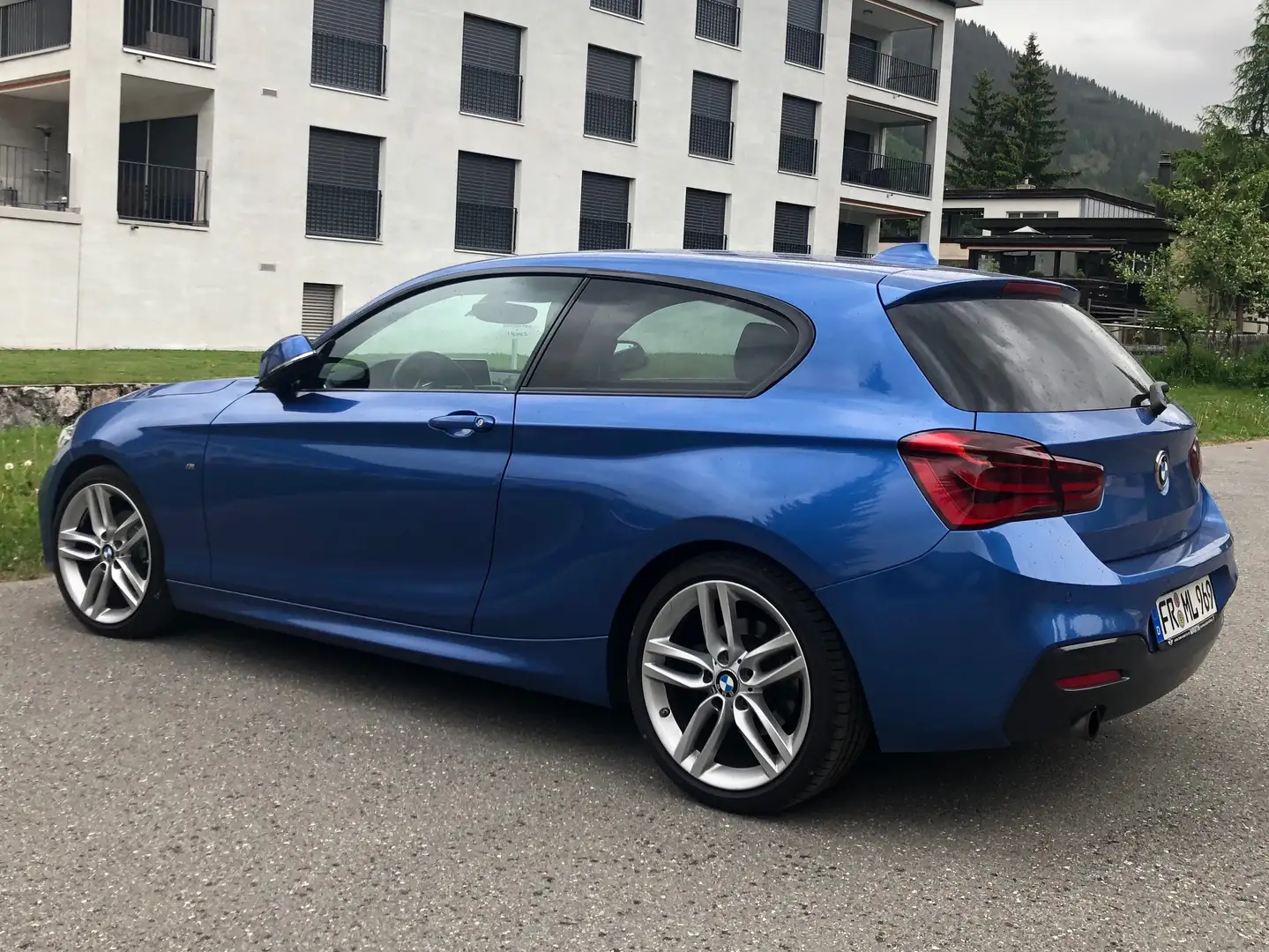 BMW 118 M-Sport; LED; BMW Scheckheft; Shadow Line; TÜV Blue - 2