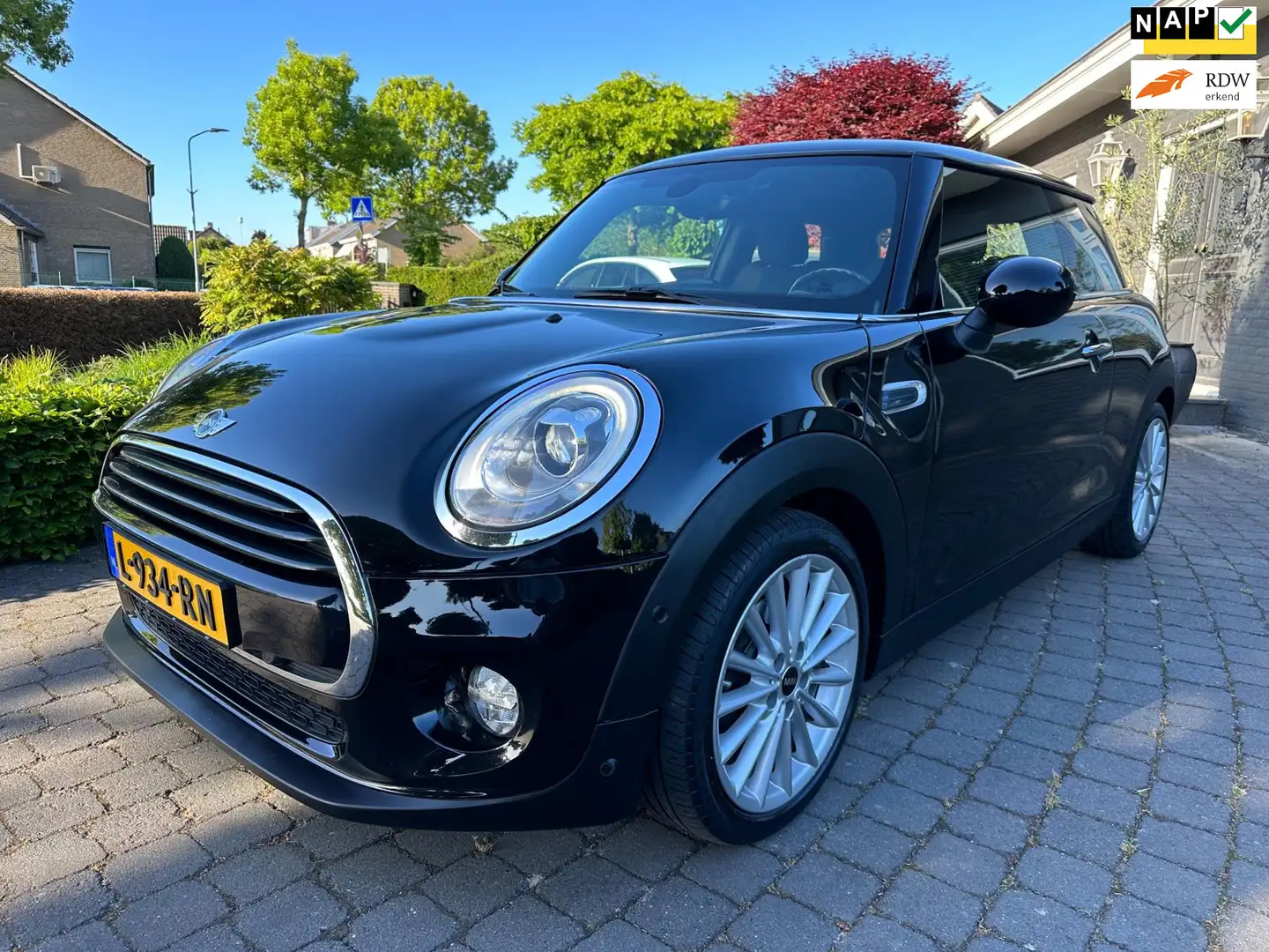 MINI Cooper 1.5 Pepper Serious Business, Automaat, Xenon Zwart - 1