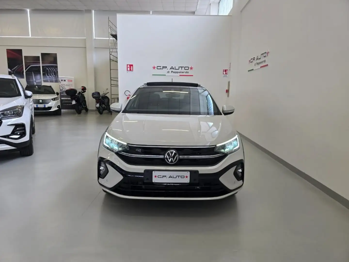Volkswagen Taigo 1.0 TSI 110 CV R-Line + Tetto Grau - 2