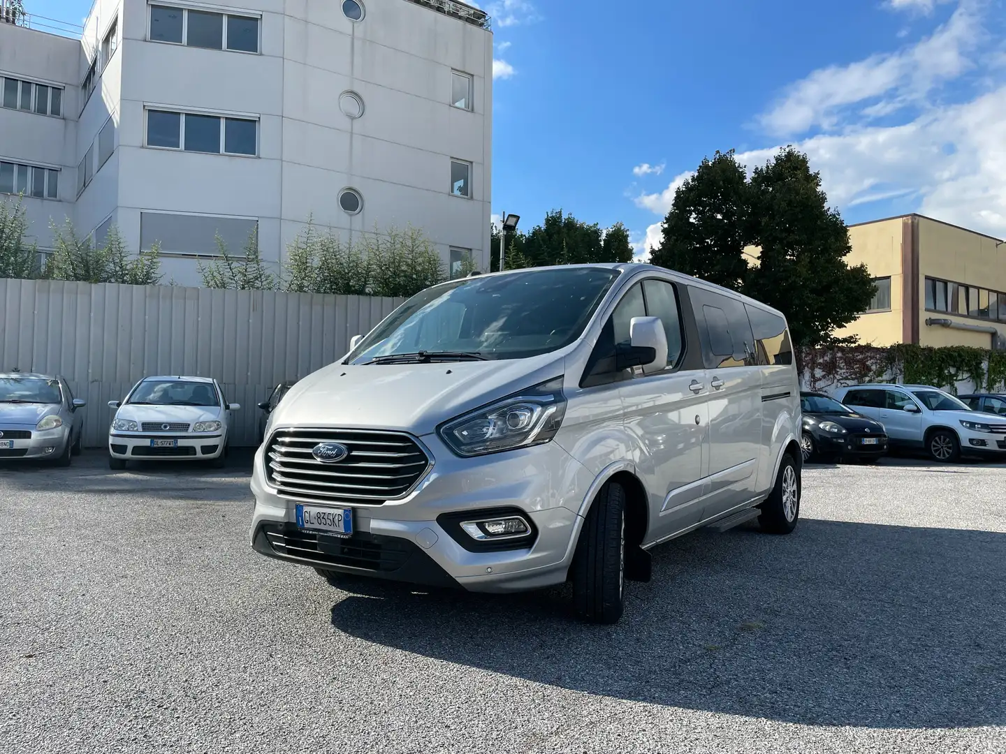 Ford Tourneo Custom 2.0 EcoBlue Aut. 130CV Titanium PL 9 POSTI Argento - 2