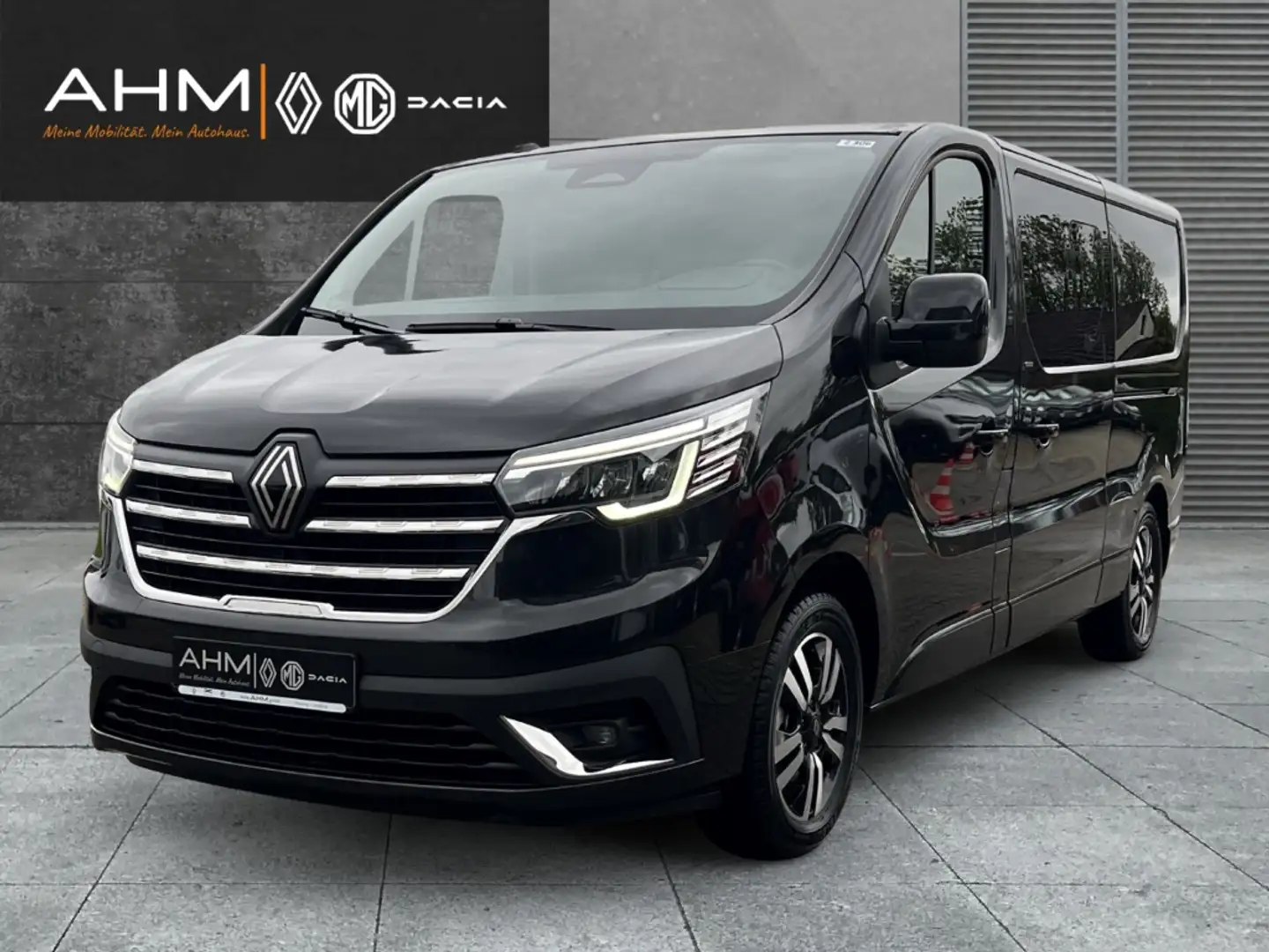 Renault Trafic Grand SpaceClass L2H1 2.0 BLUE dCi 150 Schwarz - 1