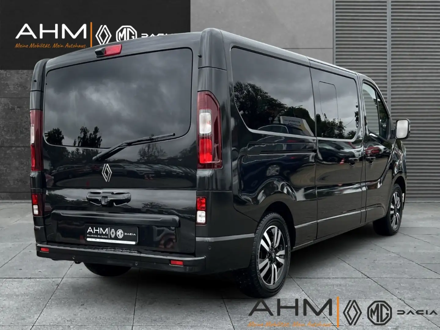 Renault Trafic Grand SpaceClass L2H1 2.0 BLUE dCi 150 Schwarz - 2