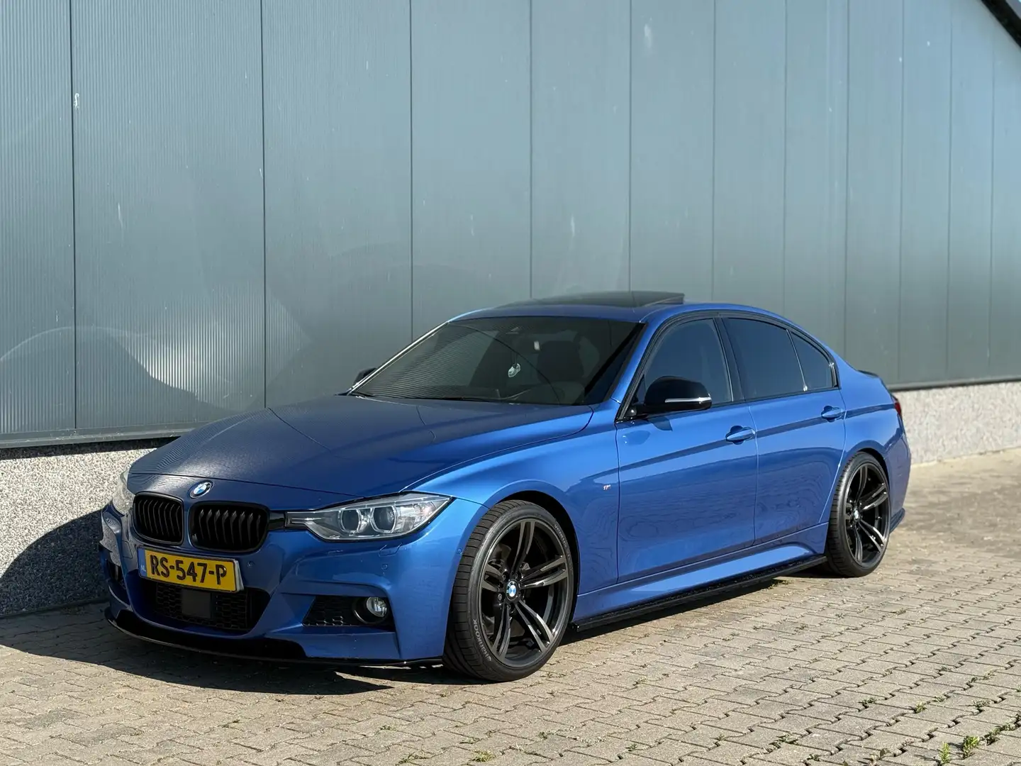 BMW 330 330d High Executive M-Sport | Estoril Blau | Euro6 Blauw - 1