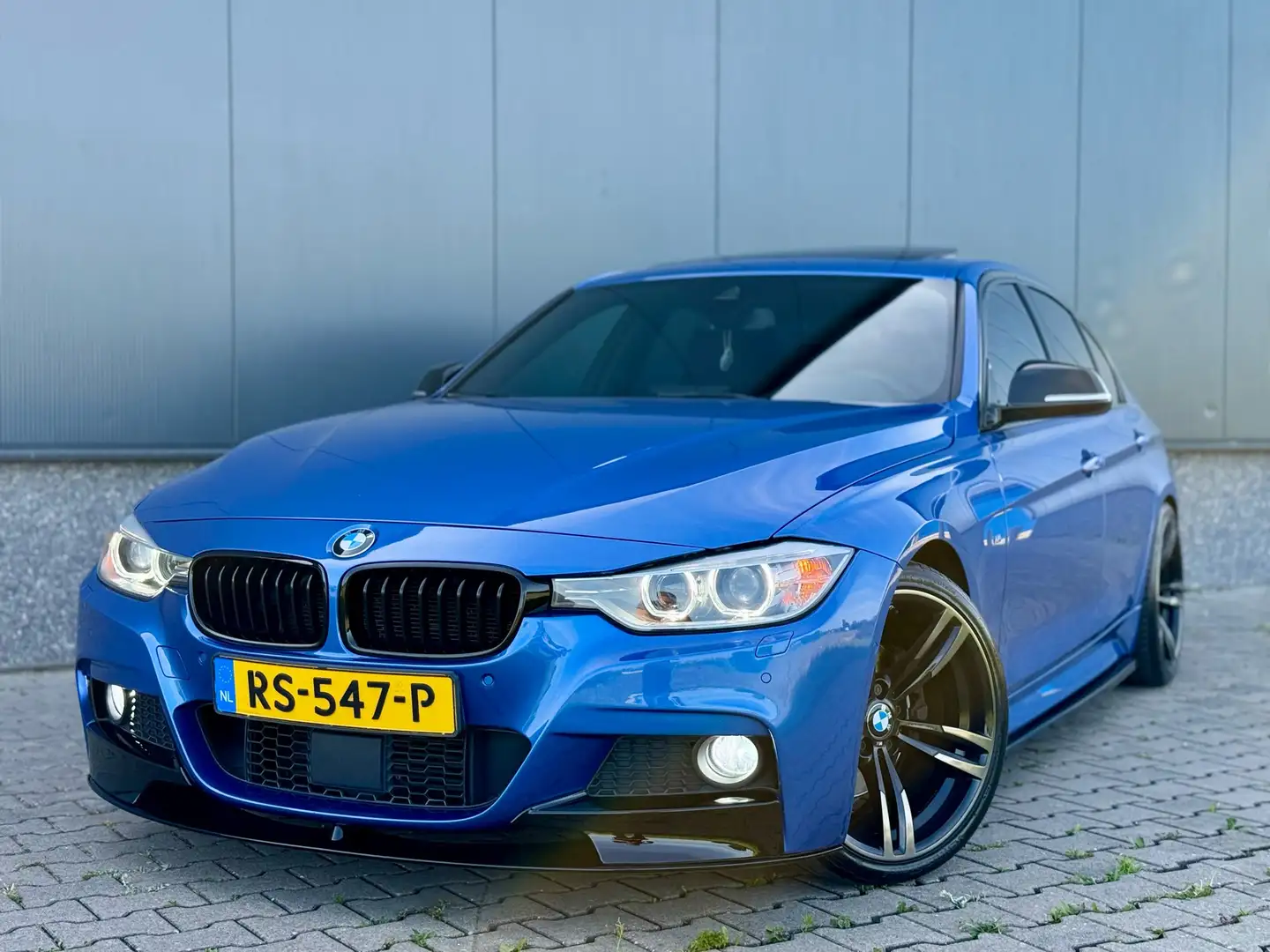BMW 330 330d High Executive M-Sport | Estoril Blau | Euro6 Bleu - 1