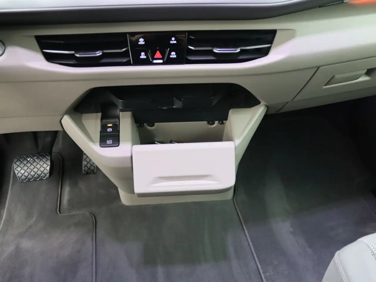 Volkswagen T7 Multivan Multivan Life 1.4 e-Hybrid / Navi, ParkAssi, LED 16