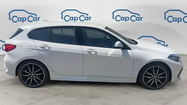 BMW 1 Series view 4