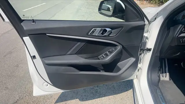 BMW 1 Series view 7