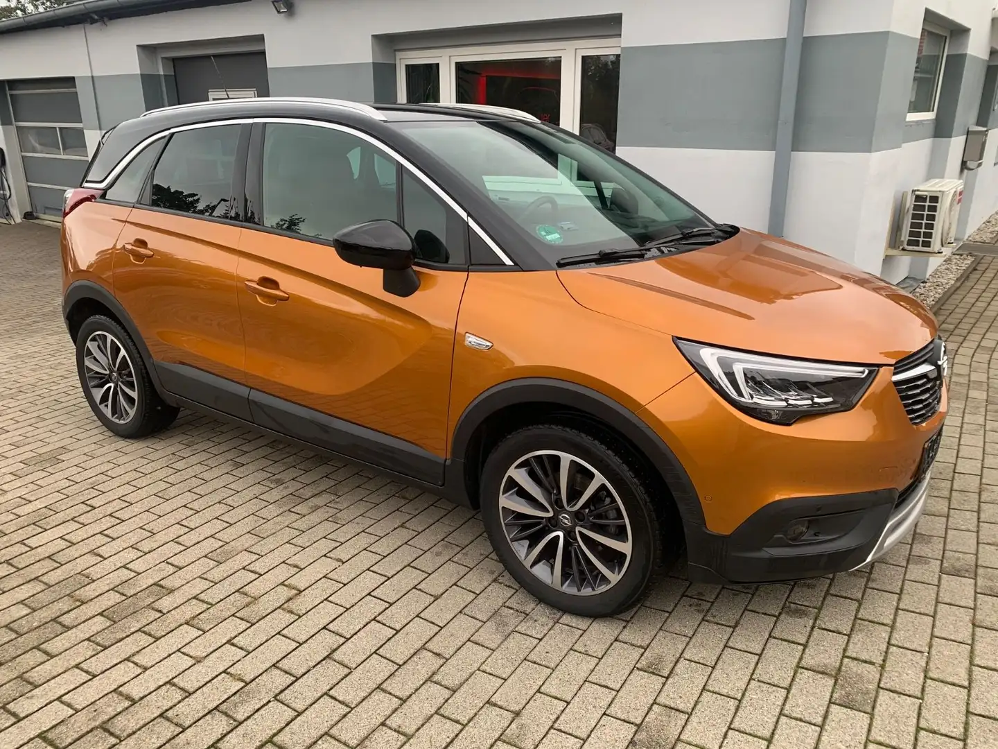 Opel Crossland X 1,2 Aut LED Temp Shzg PDC Navi 27TKM Orange - 1