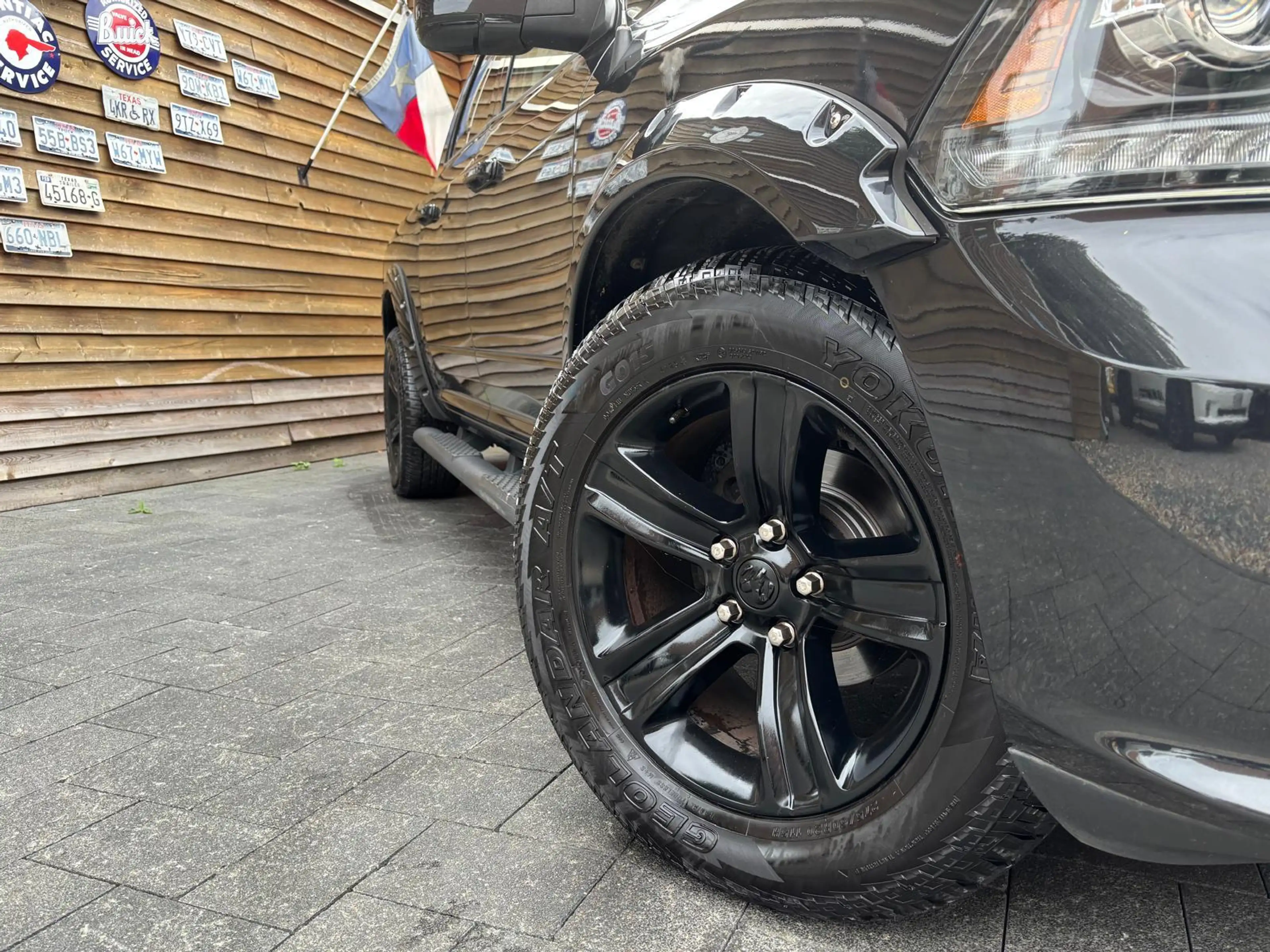 Dodge RAM 1500 Sport Crew Cab 4x4 LPG Navi El. Sitze — photo 4