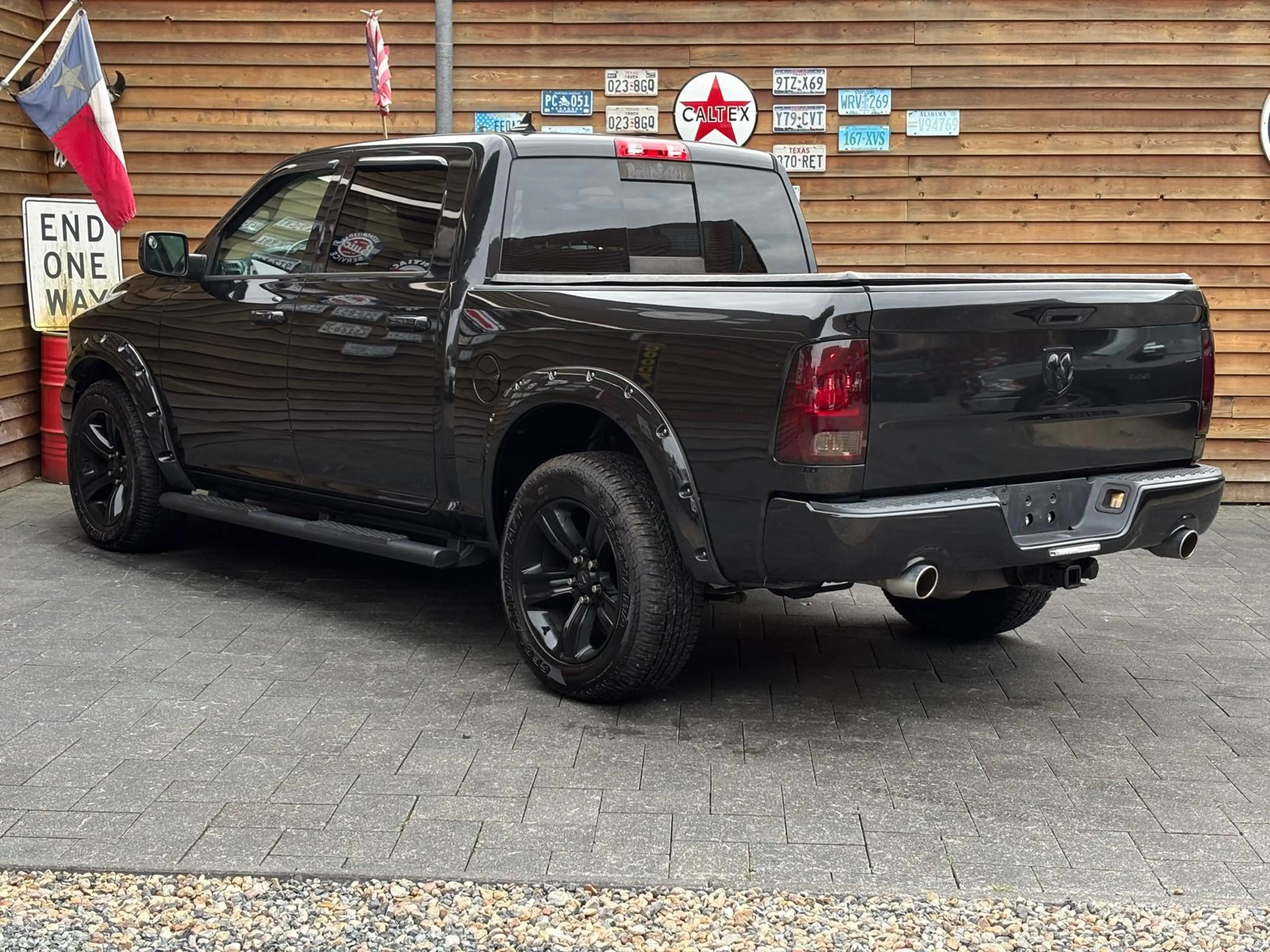Dodge RAM 1500 Sport Crew Cab 4x4 LPG Navi El. Sitze — photo 12