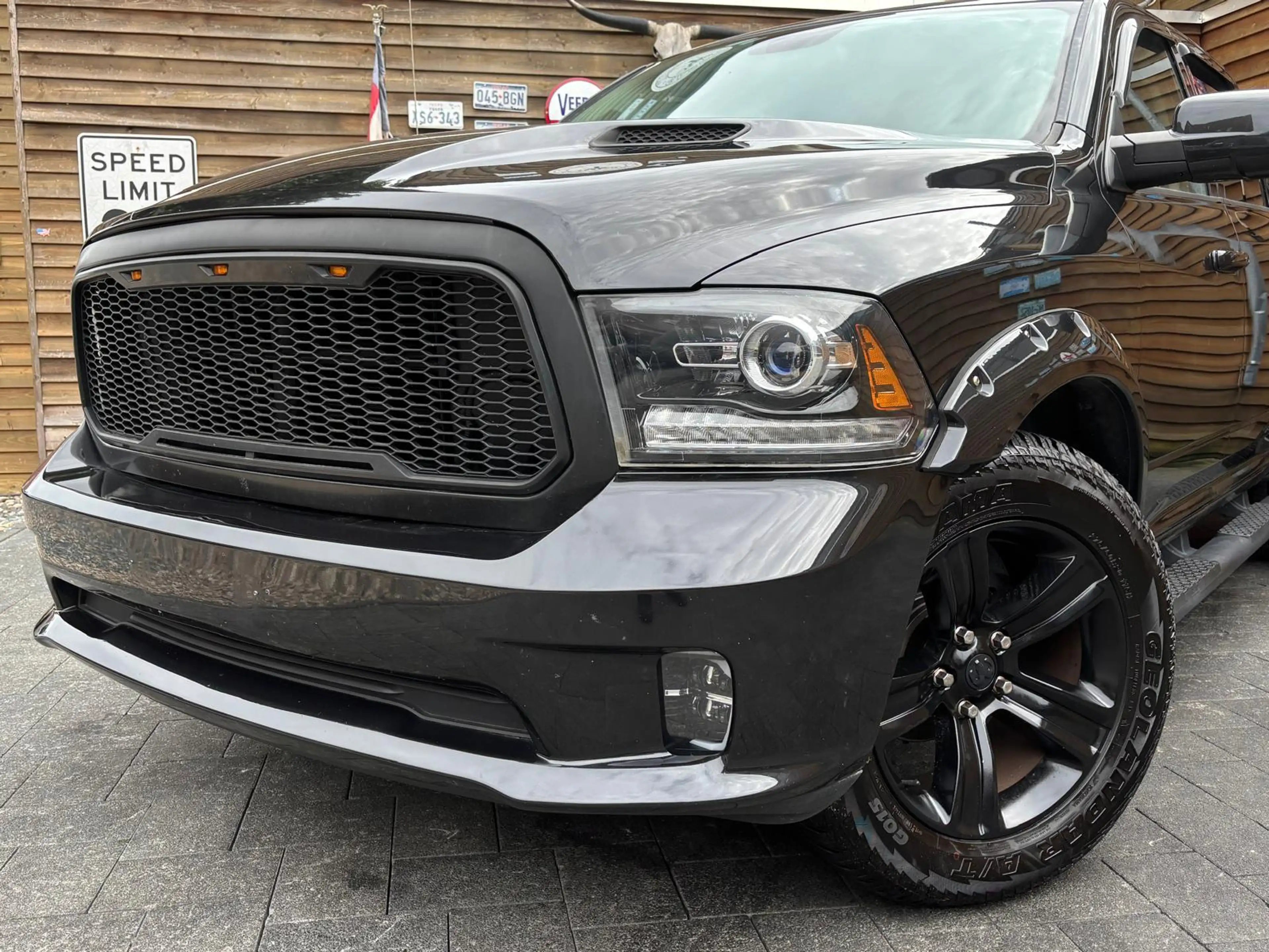 Dodge RAM 1500 Sport Crew Cab 4x4 LPG Navi El. Sitze — photo 7