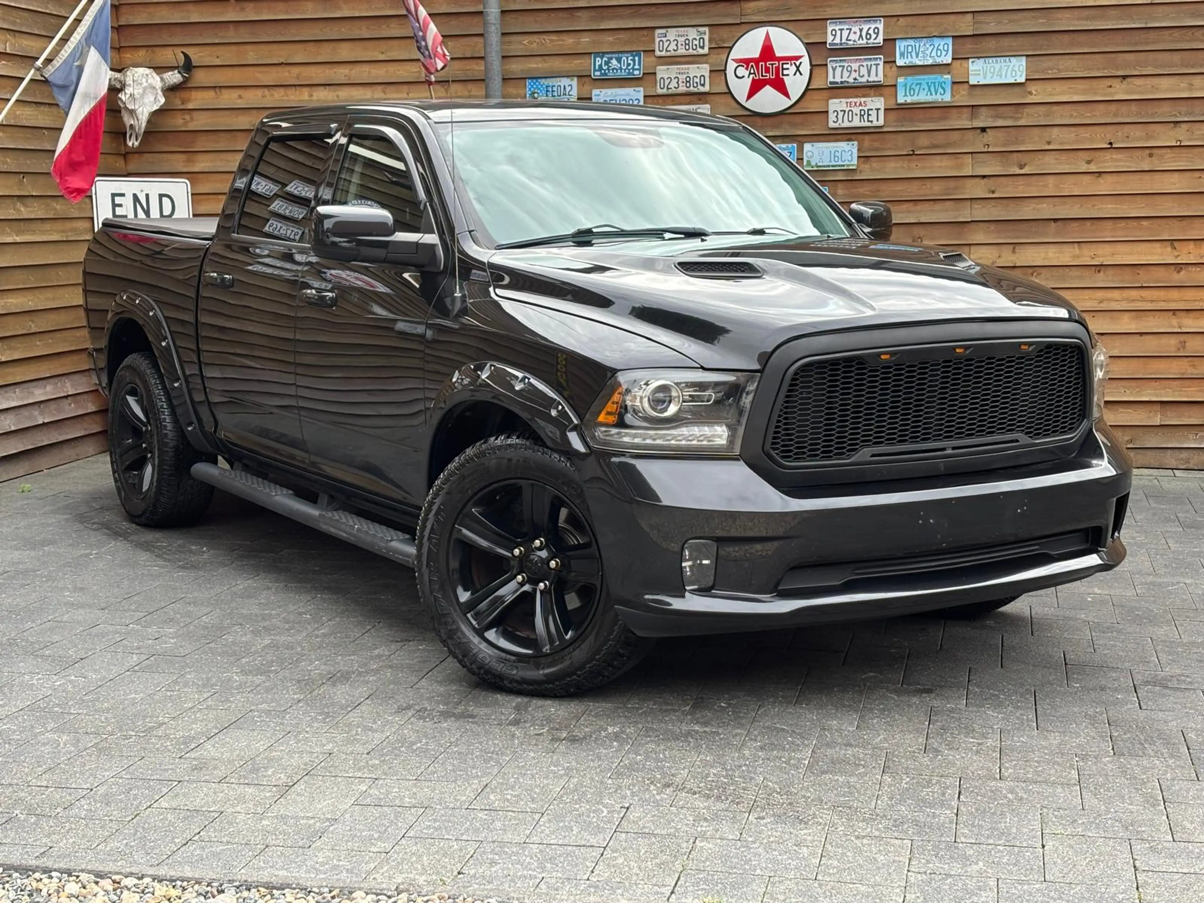 Dodge RAM 1500 Sport Crew Cab 4x4 LPG Navi El. Sitze — photo 2